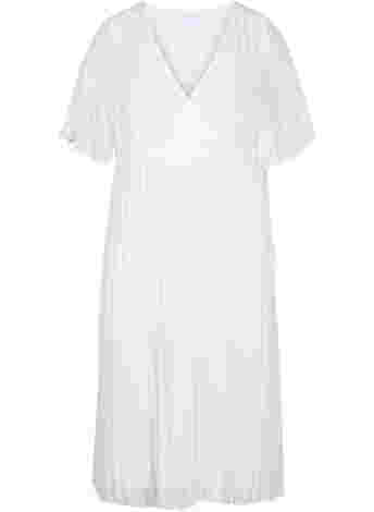 Short-sleeved plissé wedding dress