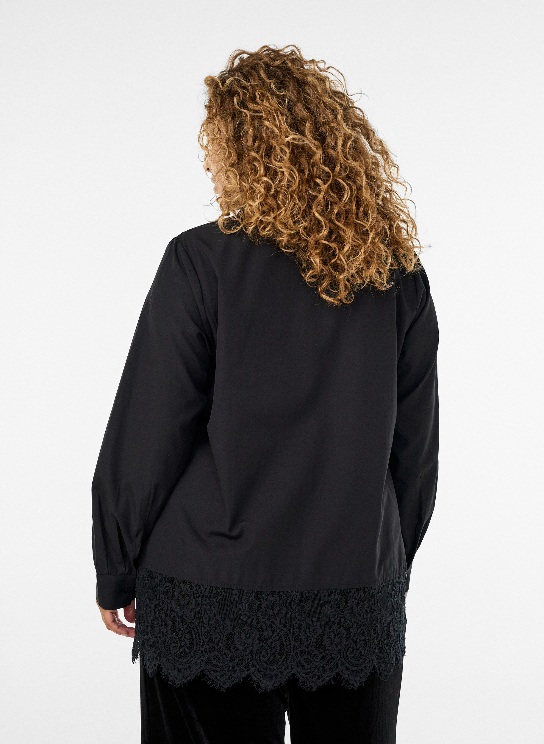 ZizzifashionLoose shirt with a wide lace trim, Black, Model image number 2