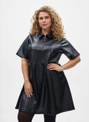 Short dress in faux leather with an A-line shape - Black - Sz. 40-64 - Zizzifashion Short dress in faux leather with an A-line shape - Black - Sz. 40-64 - Zizzifashion