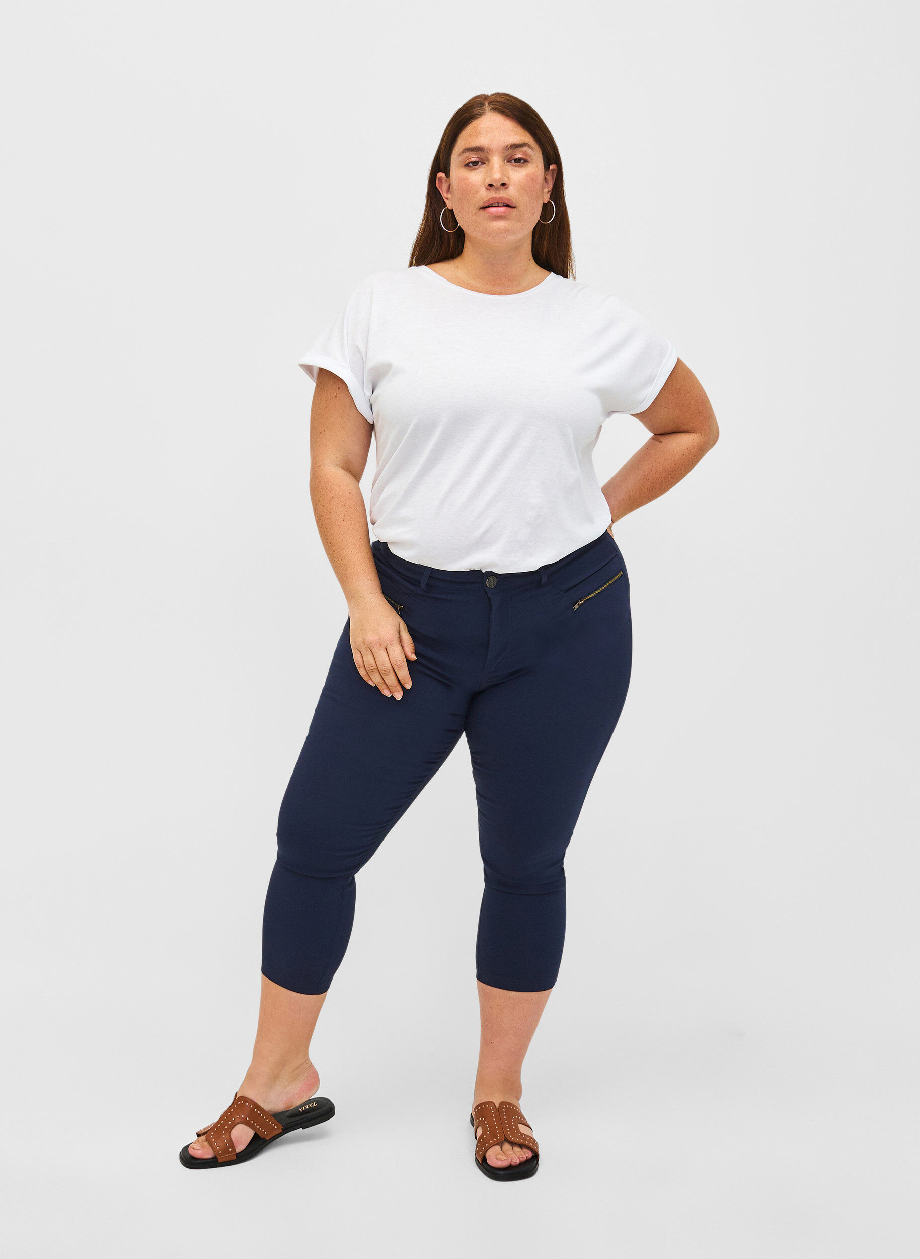 Close-fitting capri trousers in viscose blend, Blue, Model