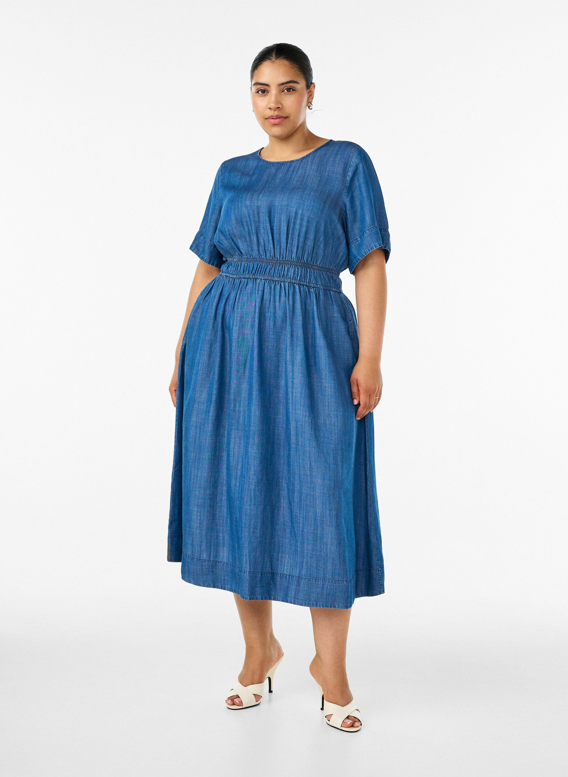 Midi dress in a denim look with an elasticated waist, Blue, Model