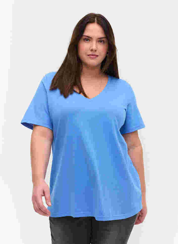 Organic cotton T-shirt with V-neckline, Ultramarine, Model