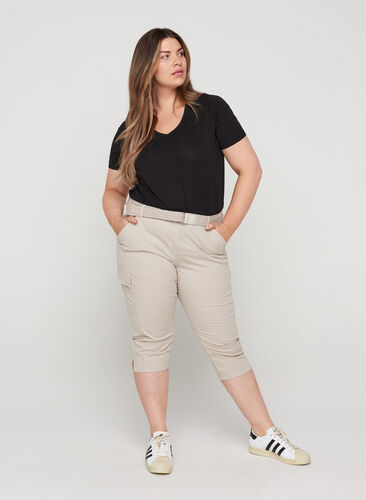 Capri trousers with a belt in cotton, Sand, Model image number 0