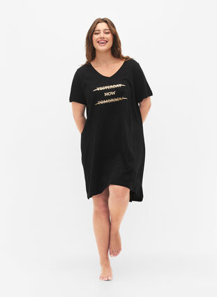 Organic cotton nightdress with V-neck (GOTS), Black W. Yesterday, Model image number 2