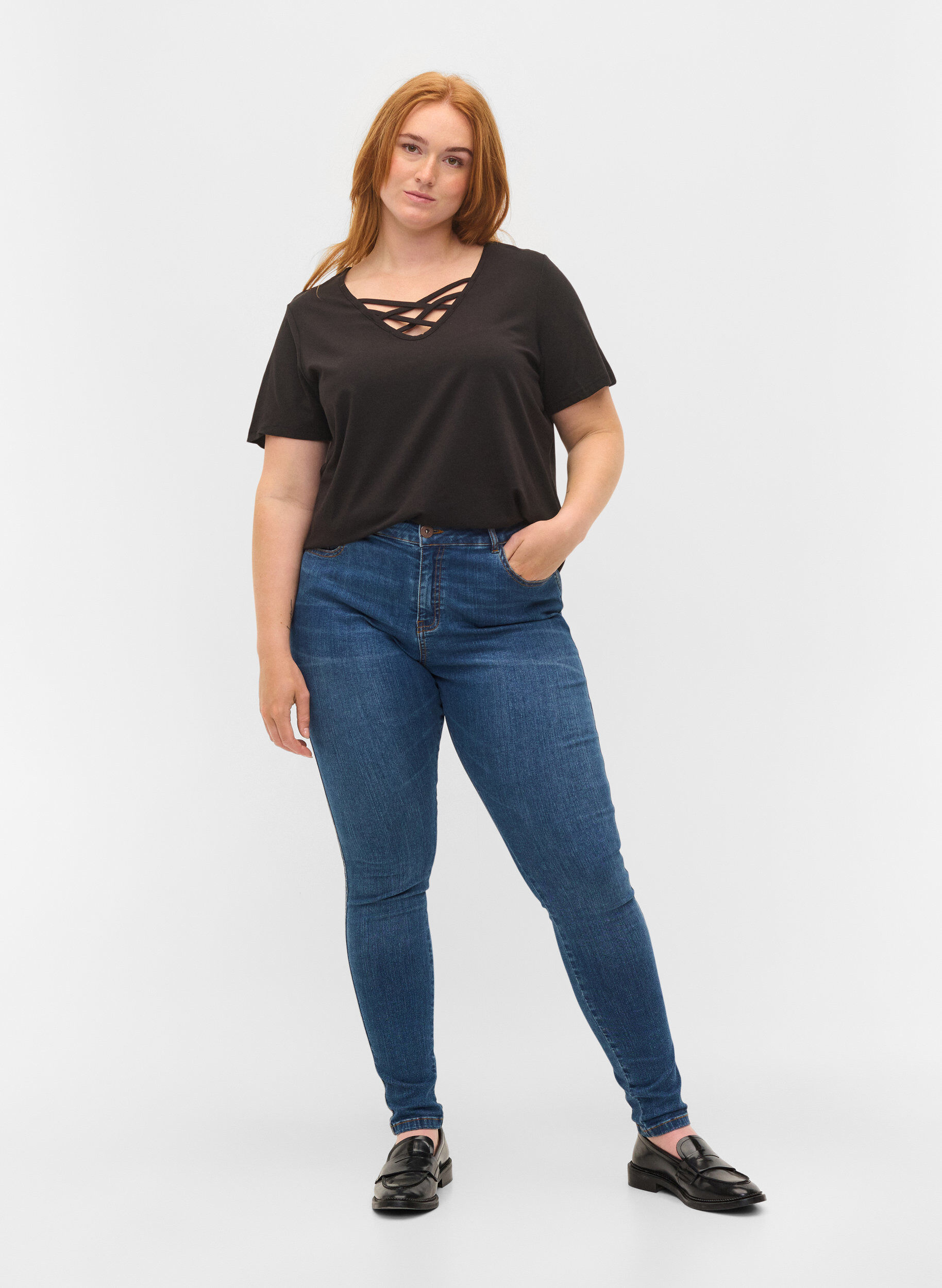 Zizzifashion Short sleeve t-shirt with v-neckline, Black, Model image number 2