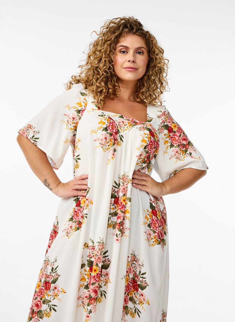 Long dress with a square neckline and floral motifs, Vanilla, Model image number 2