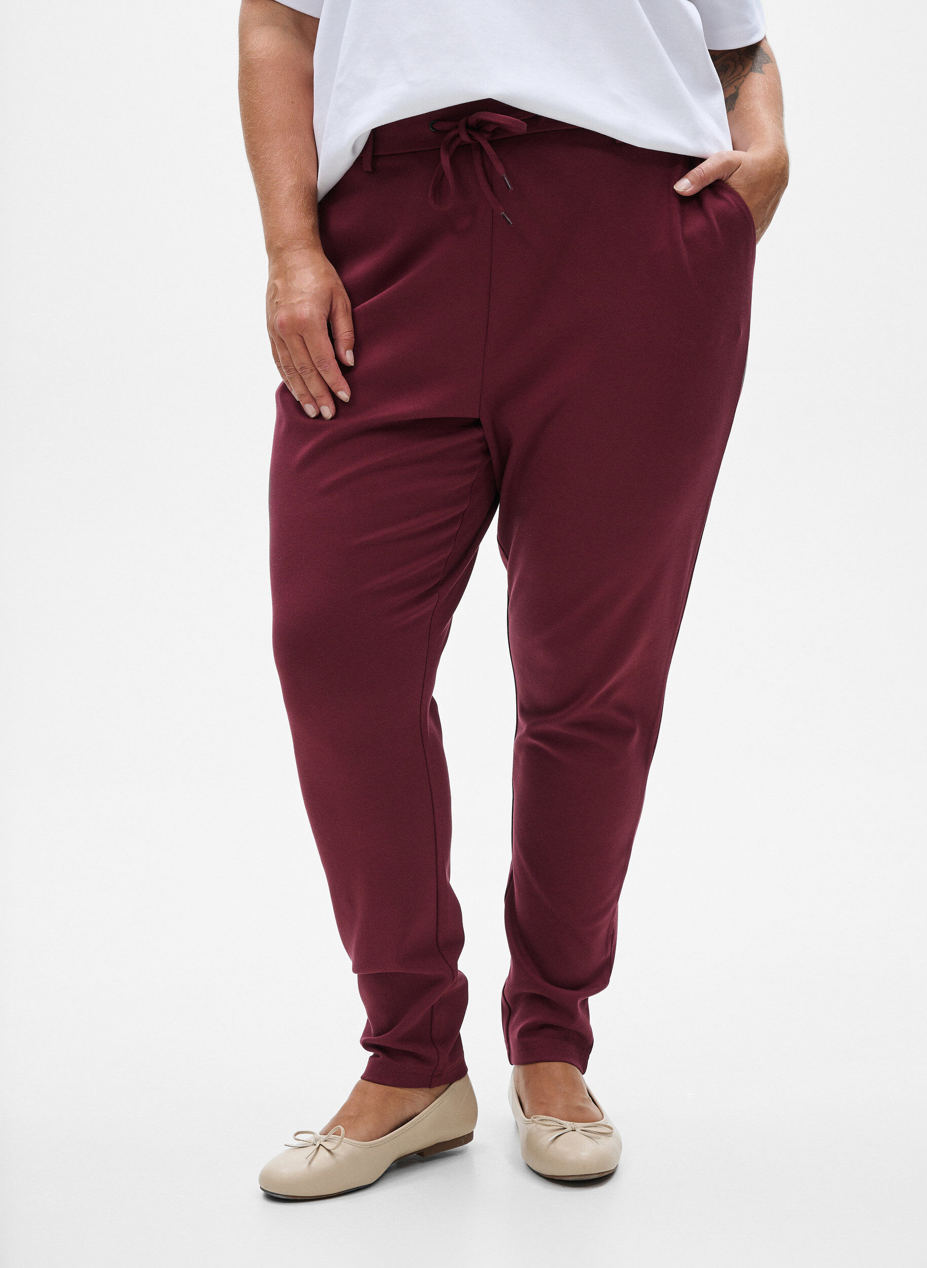 ZizzifashionCropped Maddison trousers, Dark Bordeaux, Model image number 3