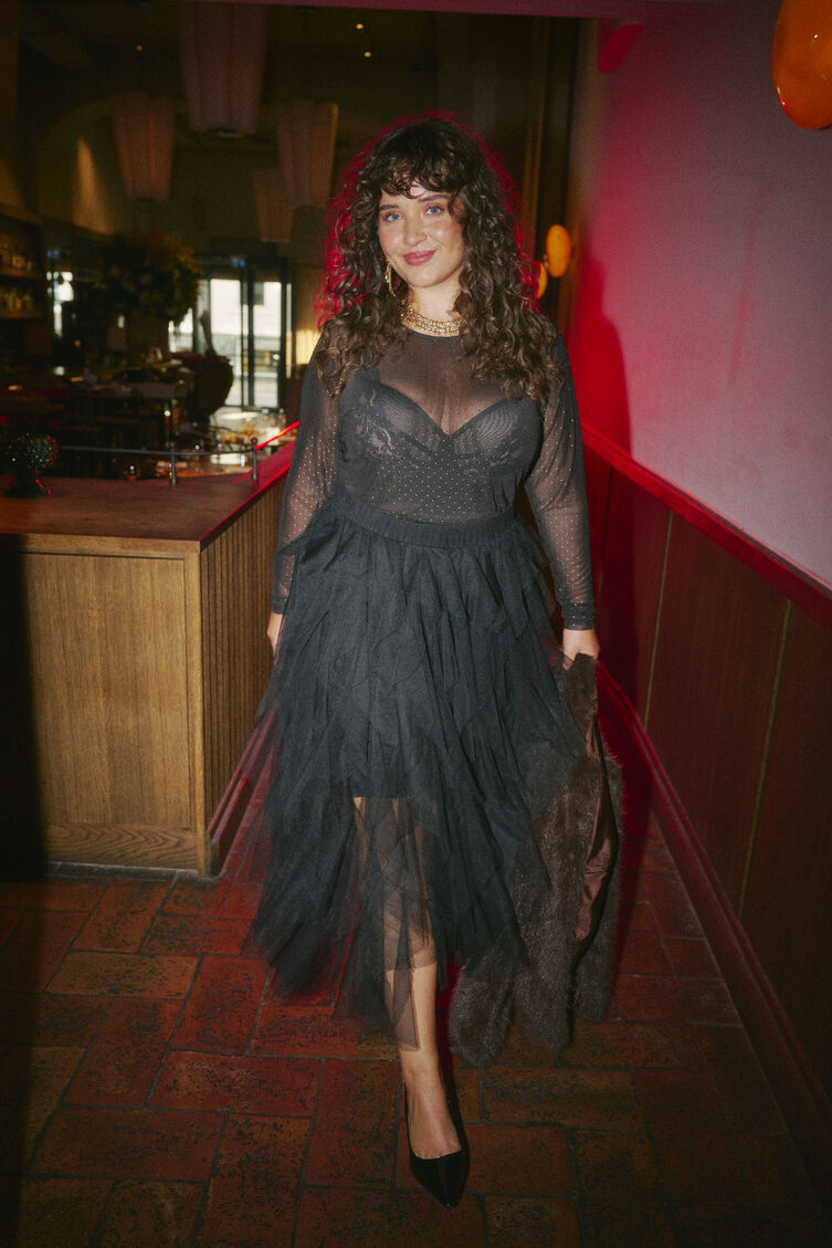 Dark glamour with weight, , Model