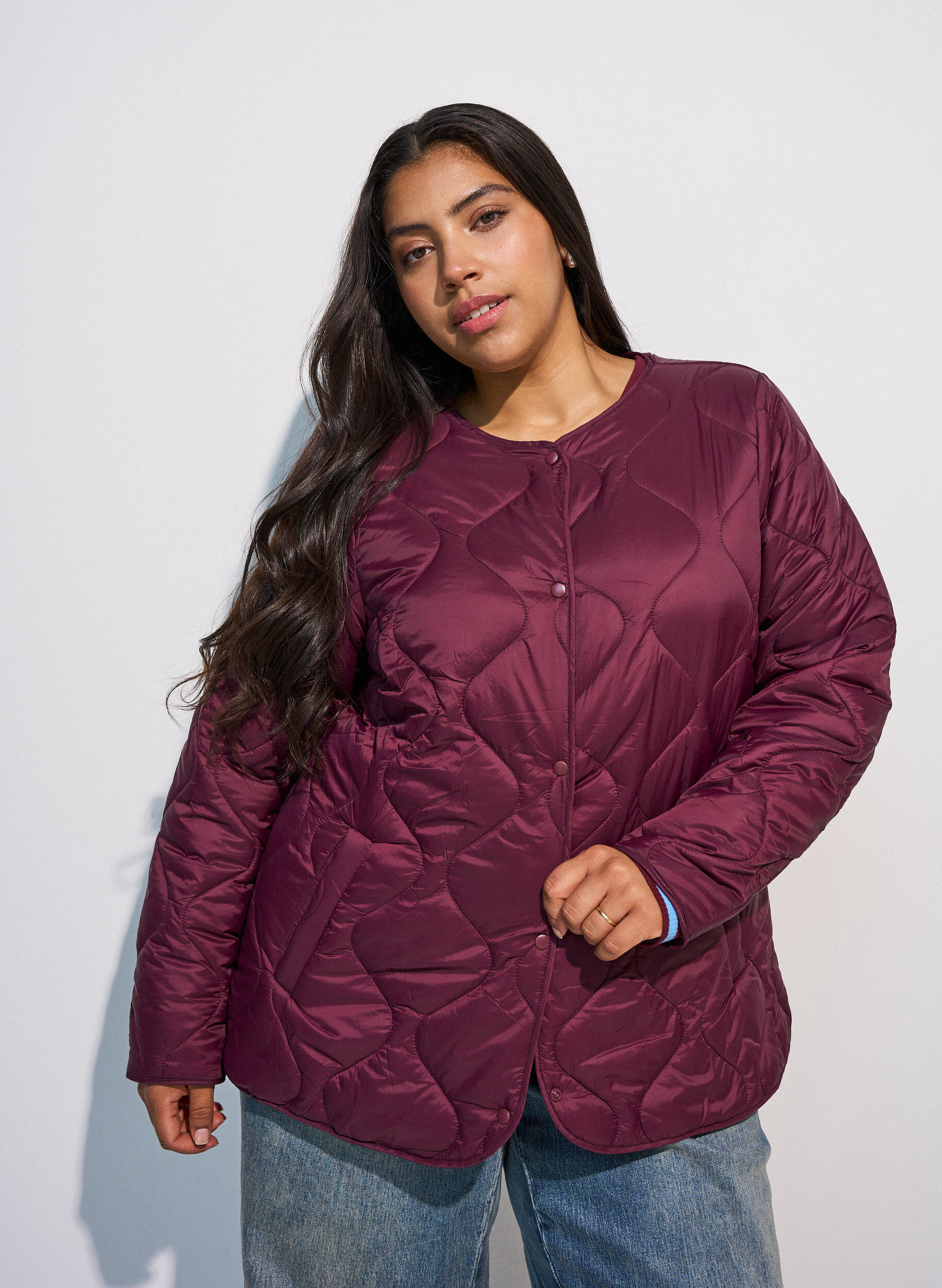Quilted jacket with press studs and round neck, Dark Bordeaux, Model