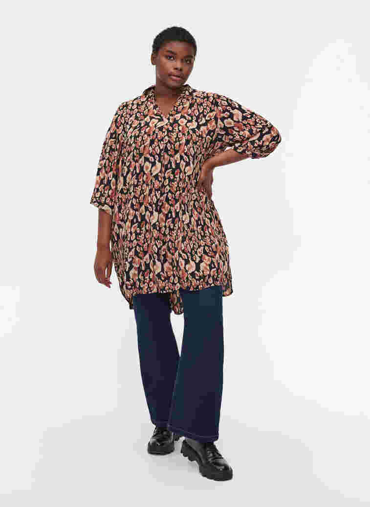 Printed viscose tunic with 3/4-length sleeves, Leo AOP, Model image number 2