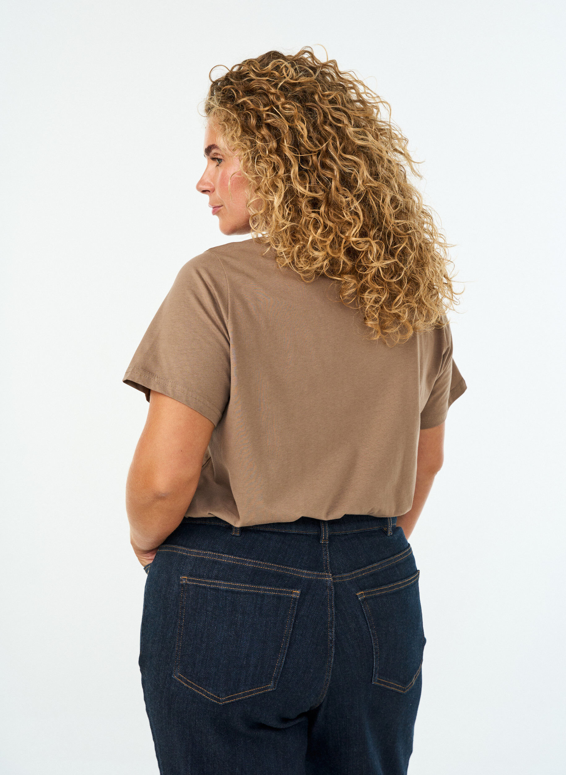 ZizzifashionCotton T-shirt with front print and V-neck, Brown, Model image number 2