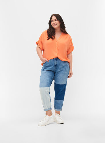 Mille mom-fit jeans with colour-blocking, Blue Denim Comb, Model image number 0