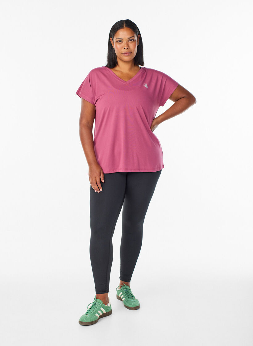 Loose training t-shirt with v-neck, Red, Model image number 1