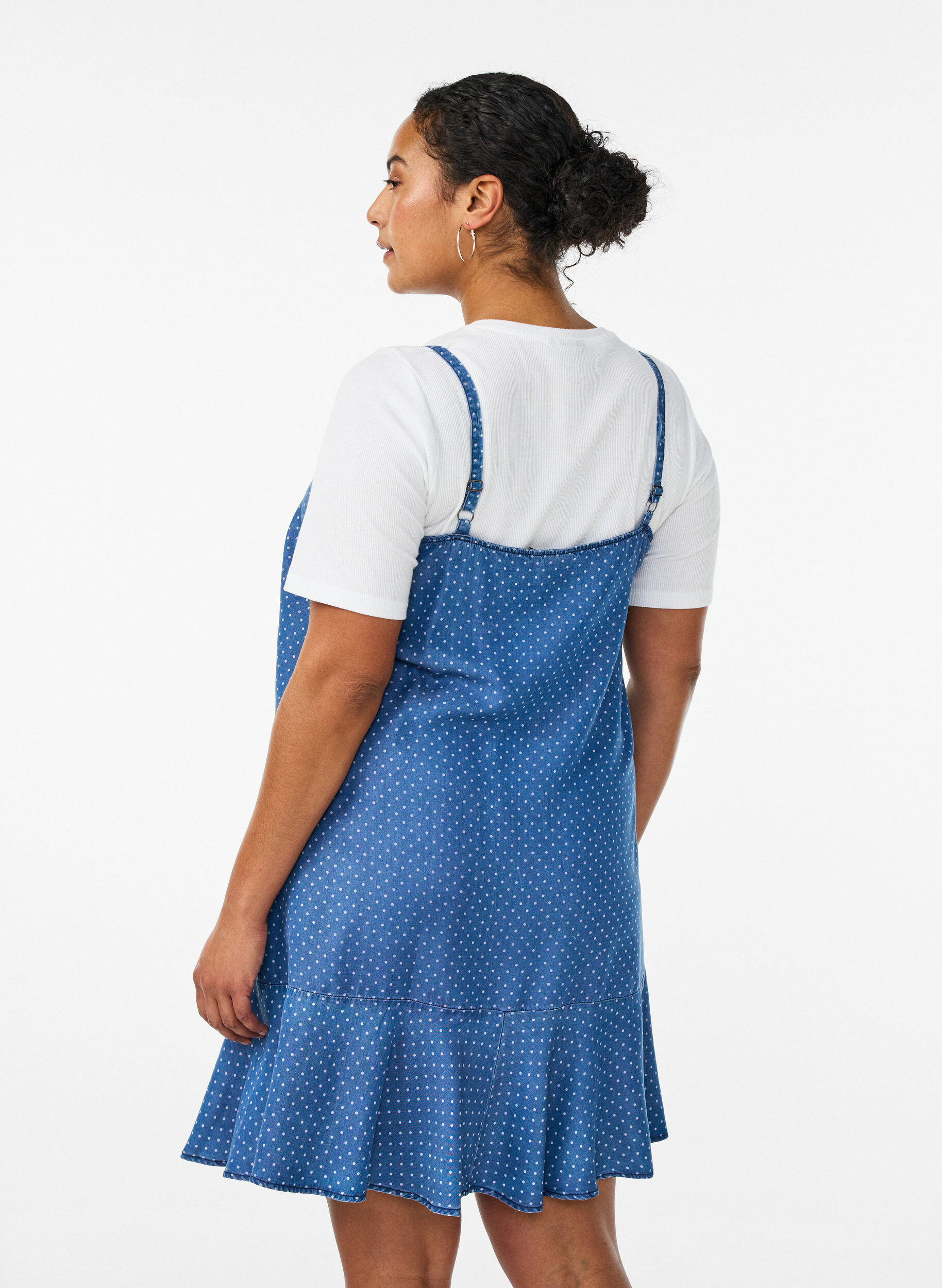 Zizzifashion Knee-length strap dress in TENCEL&trade; Lyocell with a denim look, Light Blue, Model image number 2