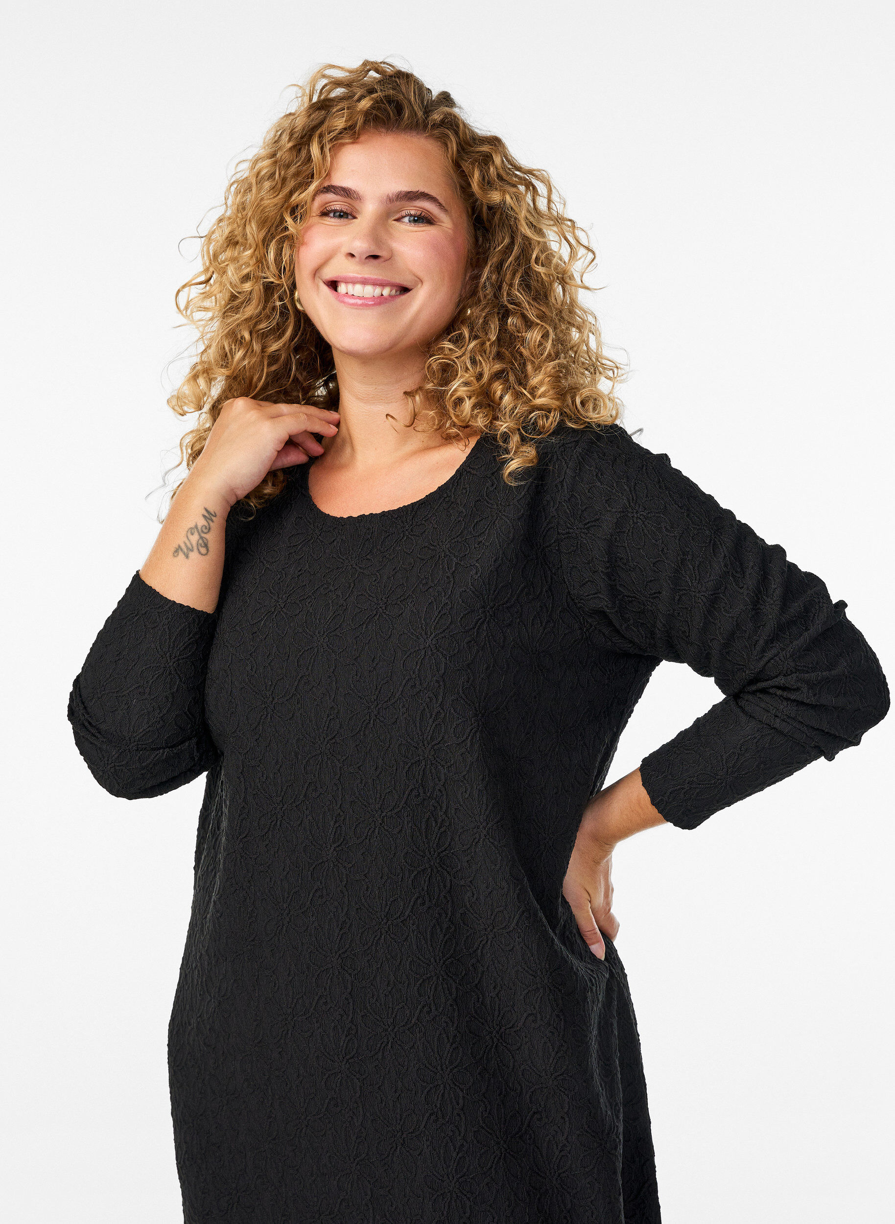 Zizzifashion Floral textured dress with long sleeves, Black, Model image number 2