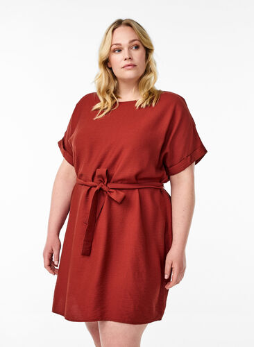 Short dress with loose fit and tie belt - Red - Sz. 40-64 - Zizzifashion Short dress with loose fit and tie belt - Red - Sz. 40-64 - Zizzifashion