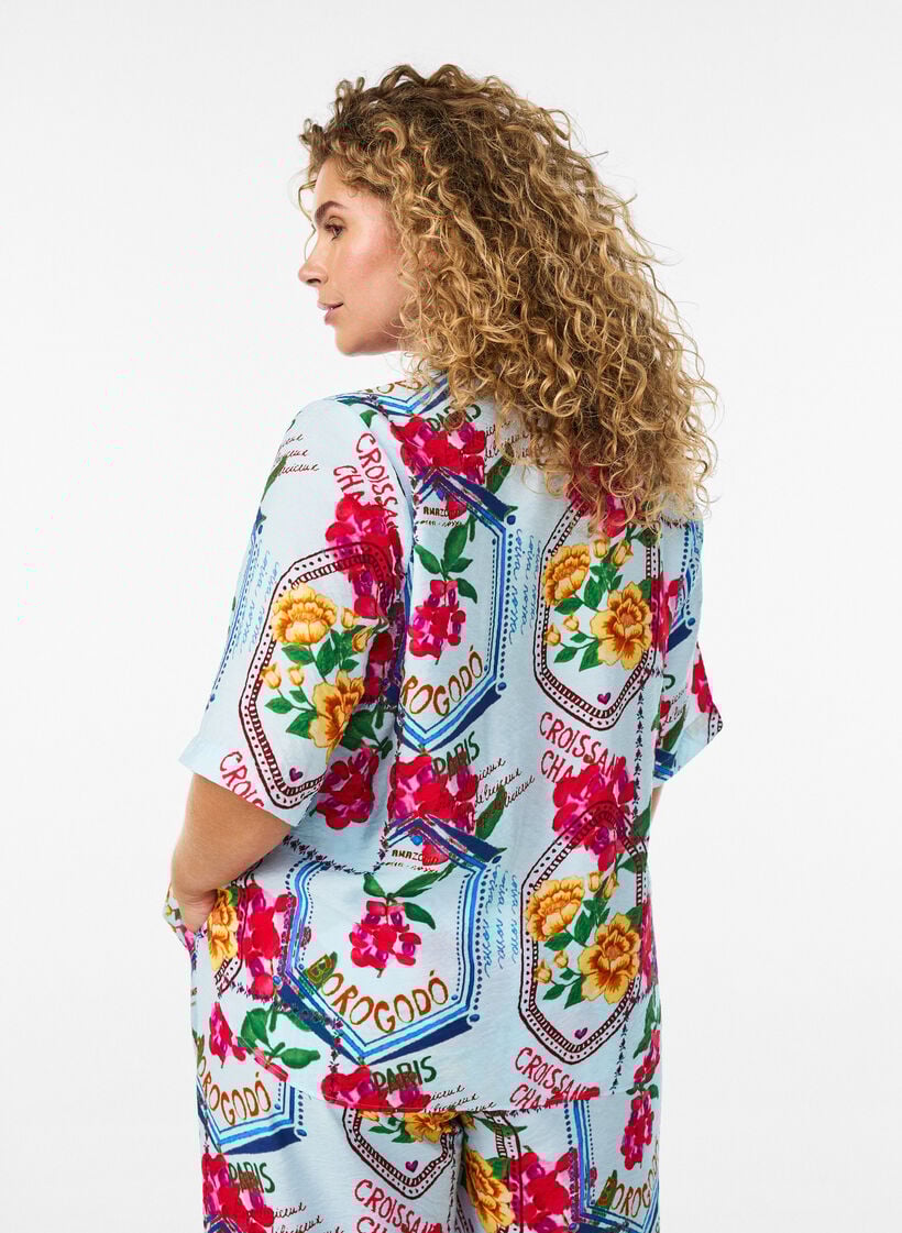 Shirt blouse with elbow-length sleeves and colourful print, Light Blue, Model