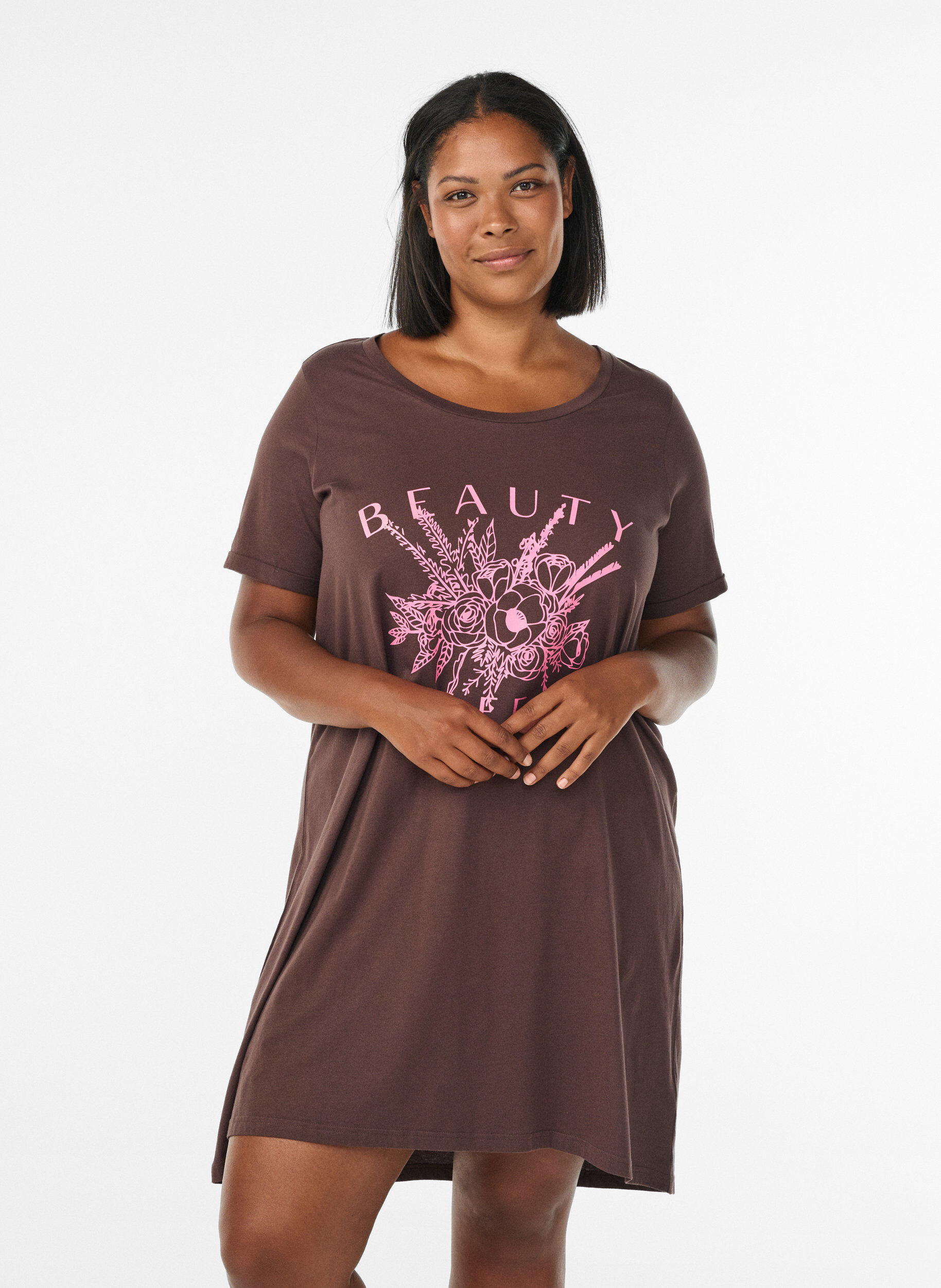Short-sleeved nightgown in organic cotton, Brown, Model
