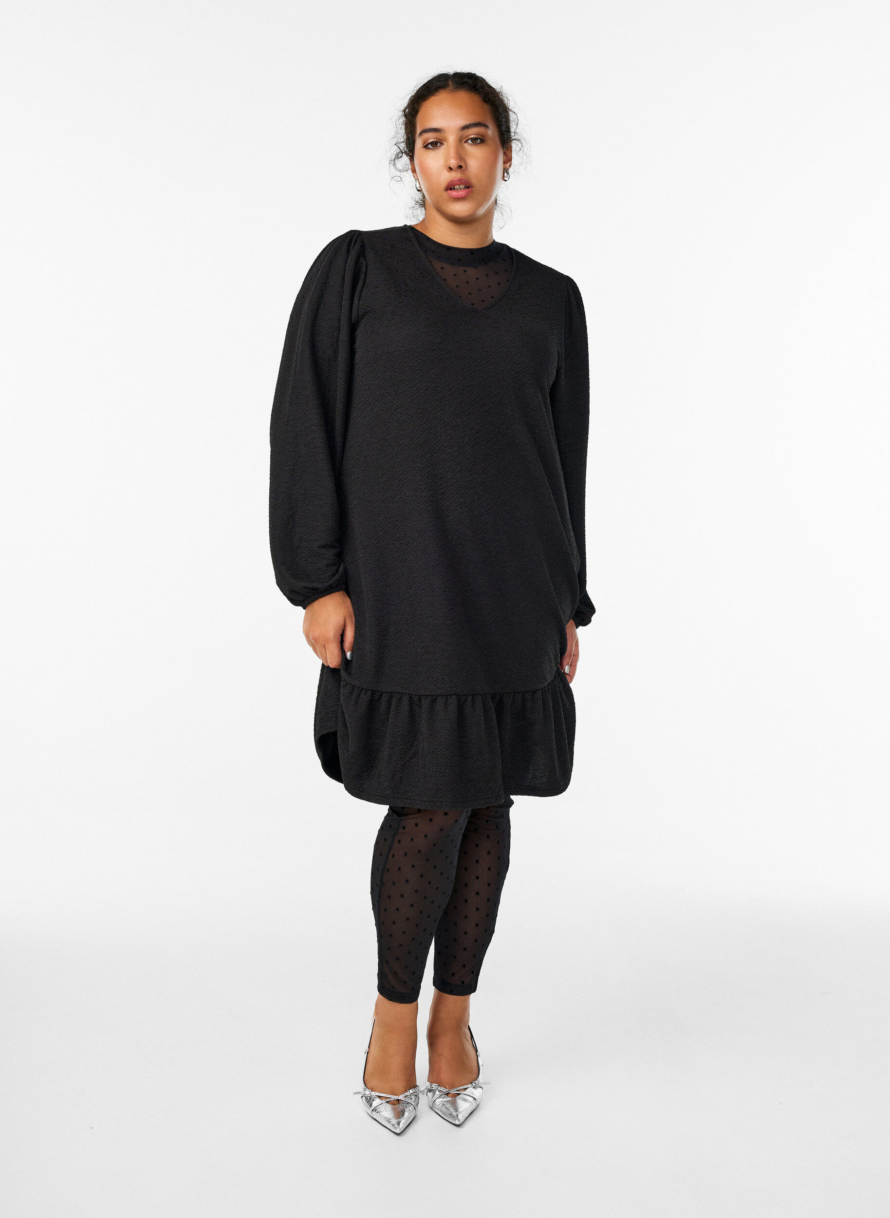 Zizzifashion Short textured dress with a ruffle hem, Black, Model image number 1