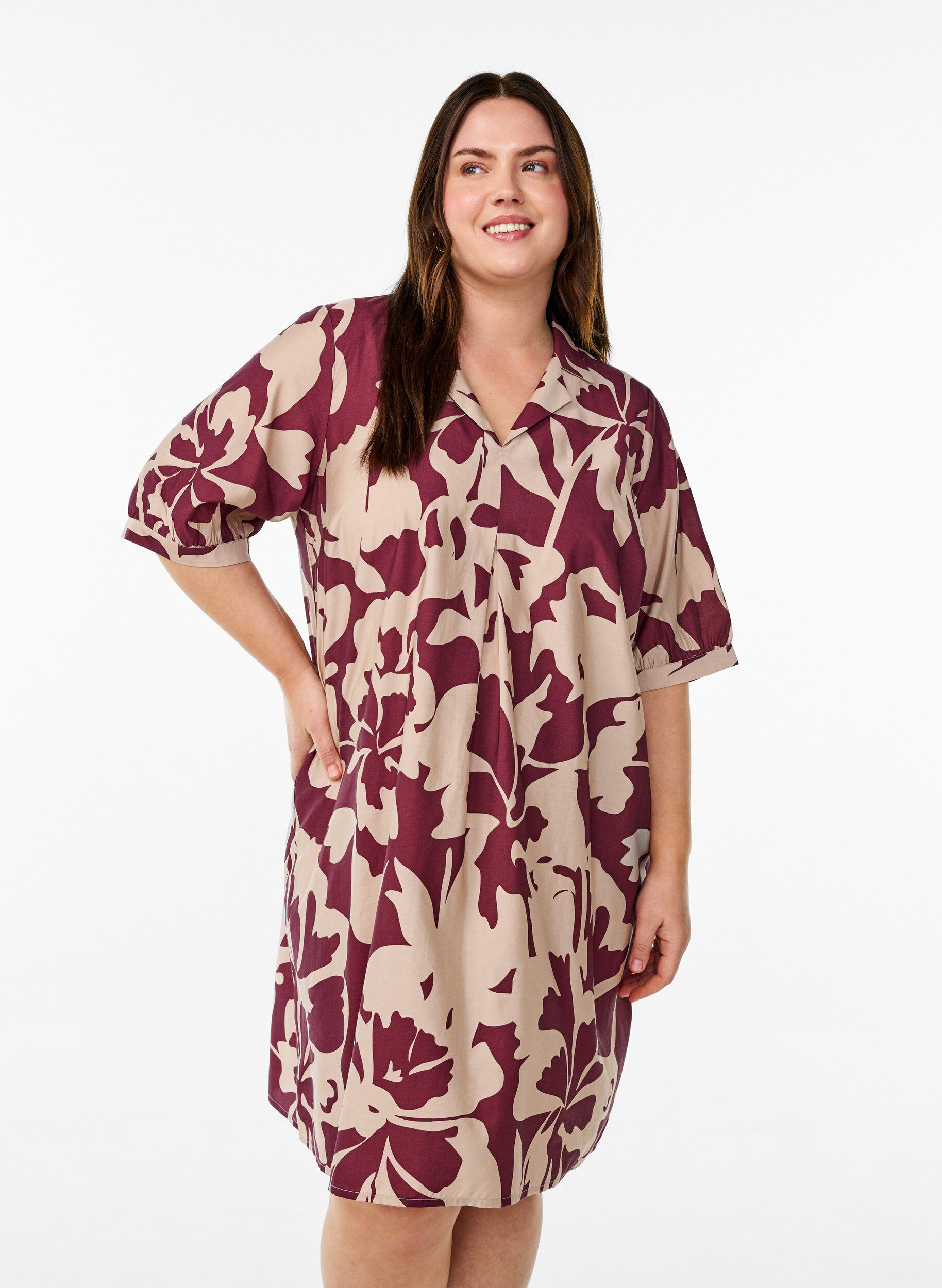 Knee-length dress with print and V-neck, Red, Model