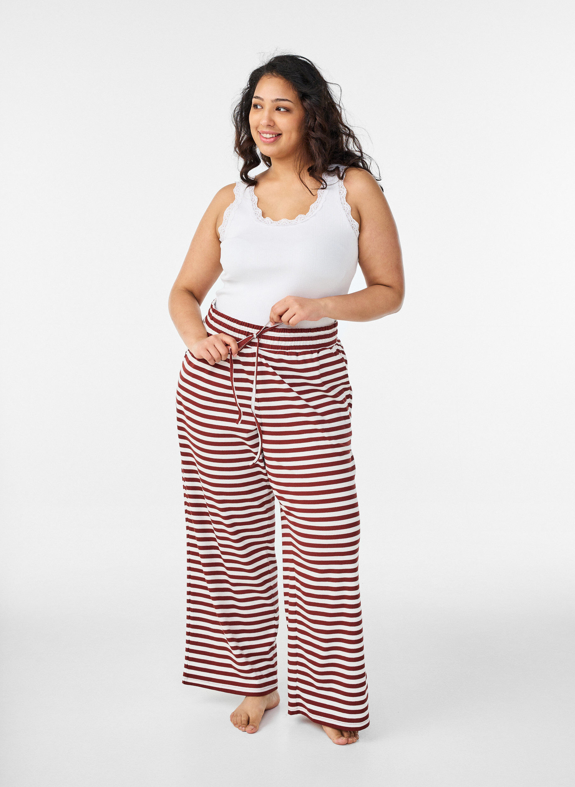 Striped pyjama bottoms with a high waist and wide legs, Red, Model