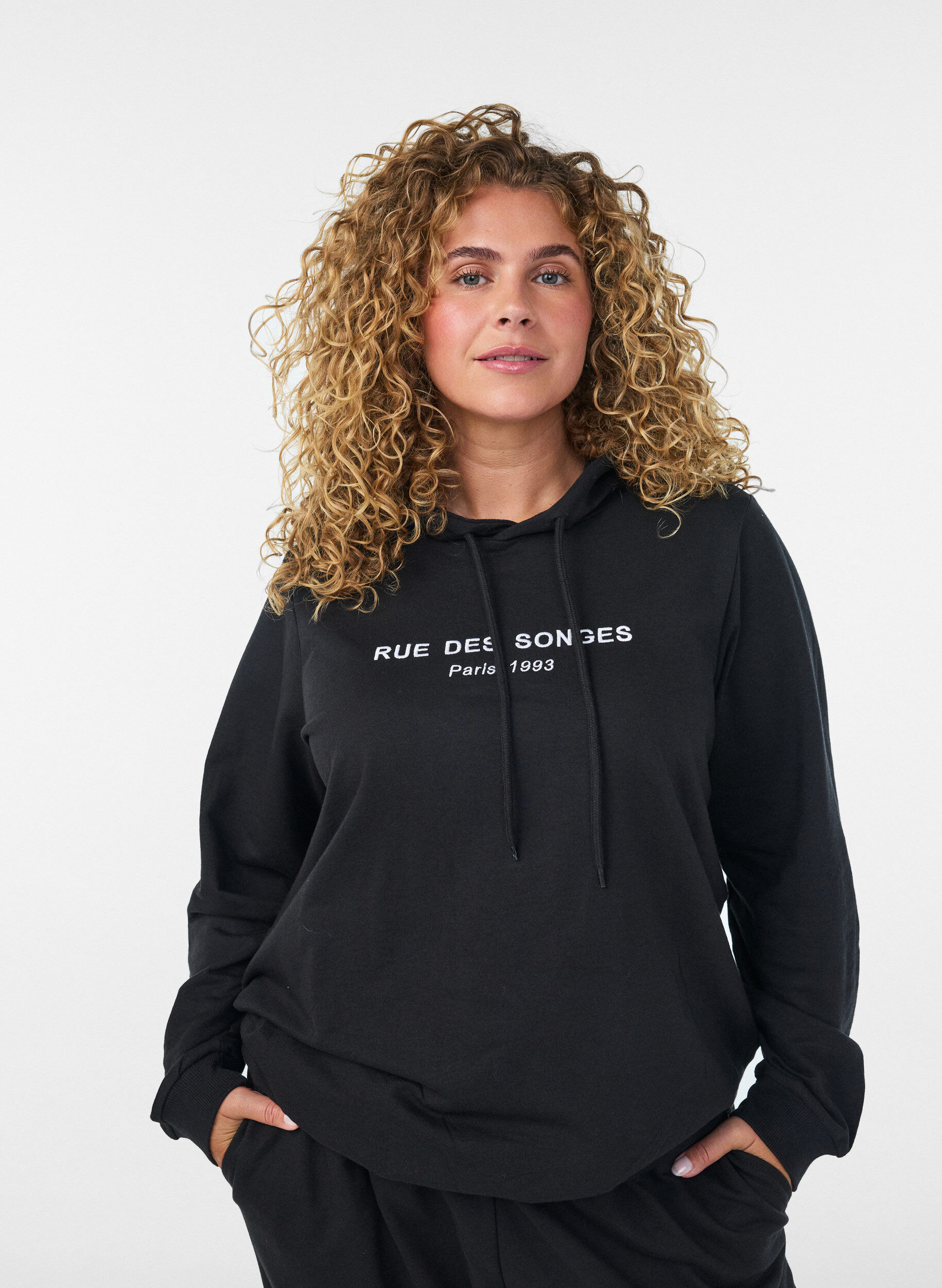 ZizzifashionSweatshirt with hood and print, Black, Model image number 3