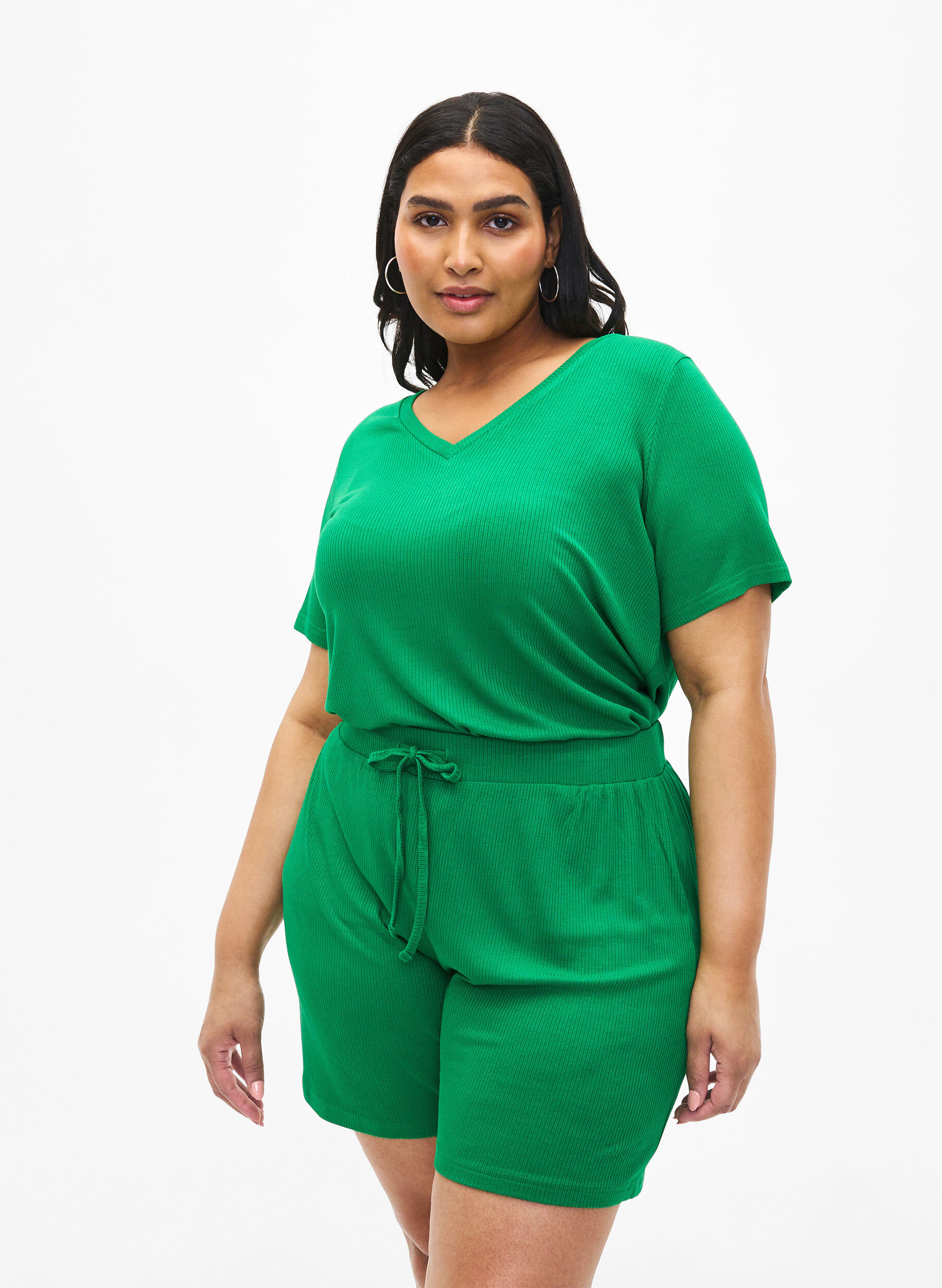 Zizzifashion Loose-fitting viscose shorts with ribbing, Jolly Green, Model image number 0
