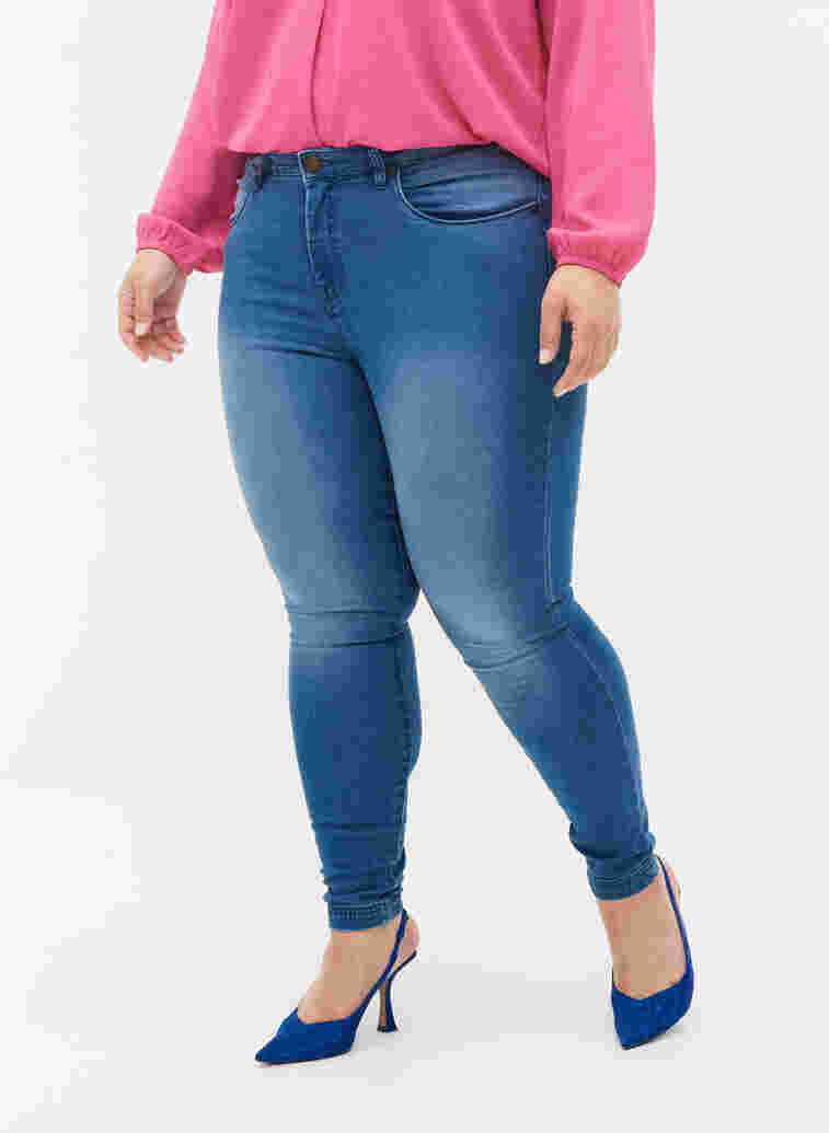 Super slim Amy jeans with high waist, Lt blue Denim, Model image number 4