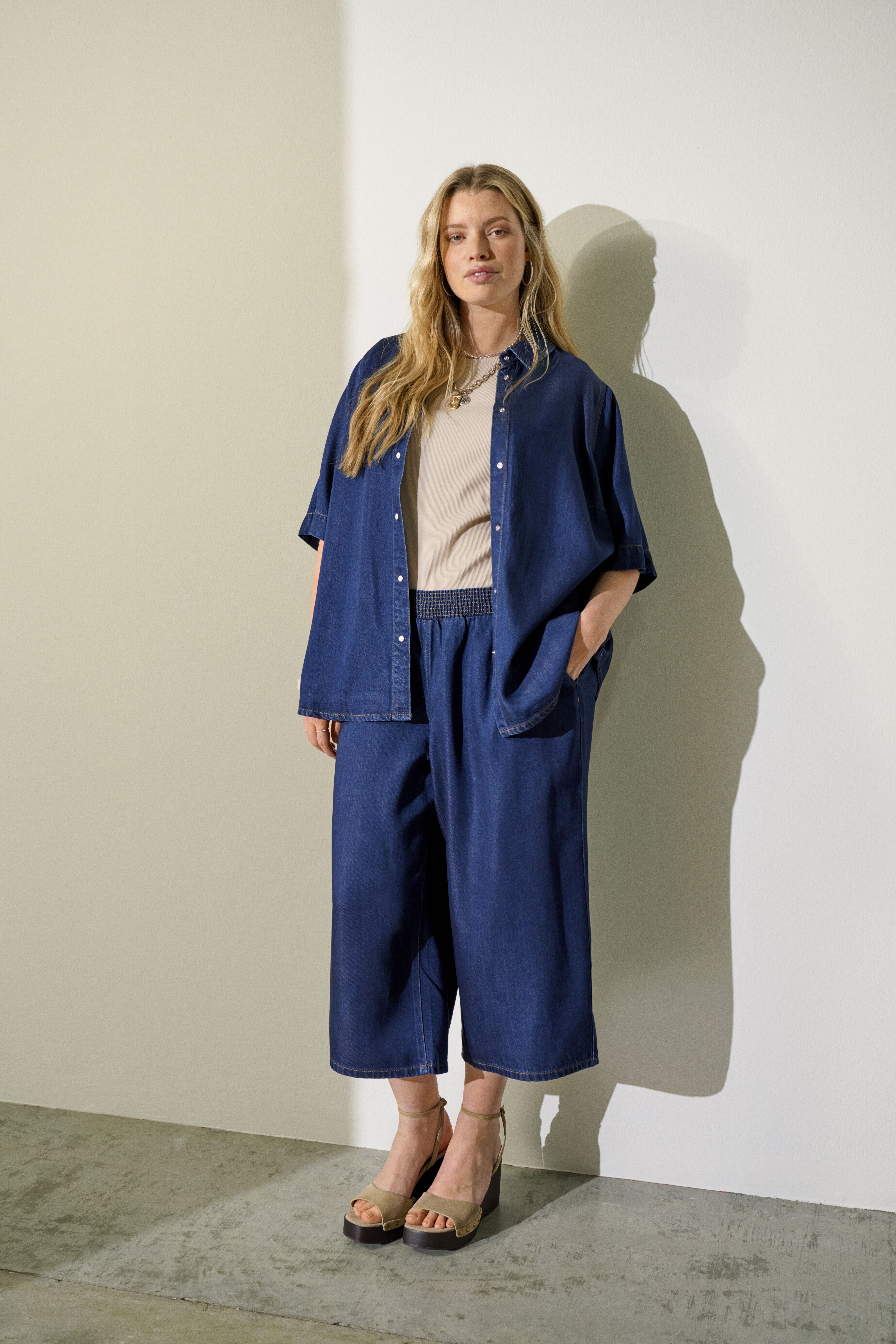 Zizzifashion Denim-look, , Model