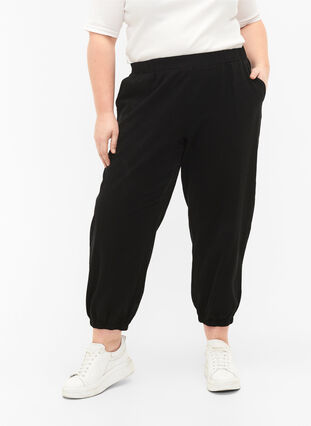 Cropped trousers in cotton, Black, Model image number 2