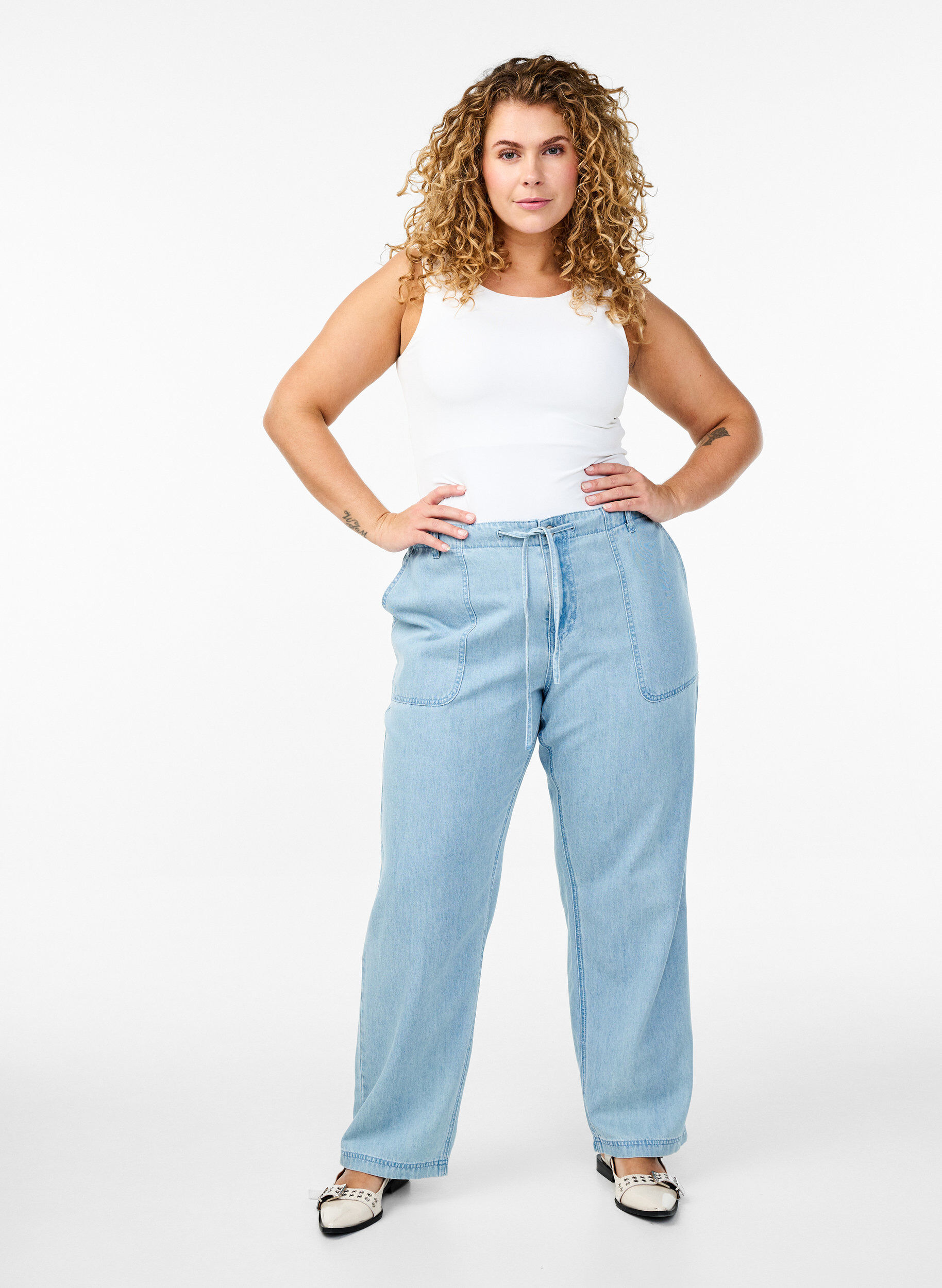 Zizzifashion High-waisted jeans with tie belt, Light Blue, Model image number 0