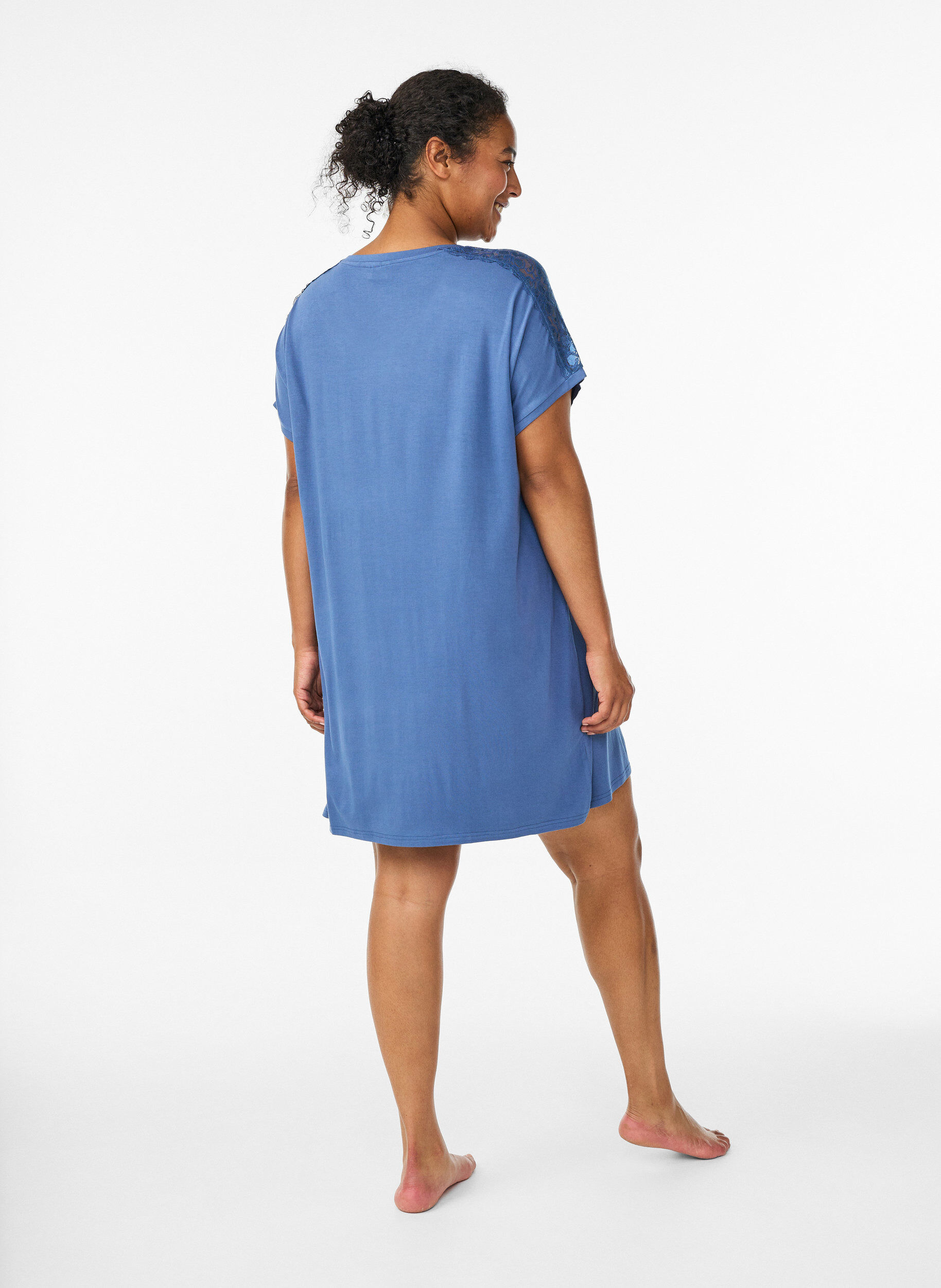 Zizzifashion Viscose nightgown with lace details, Blue, Model image number 2