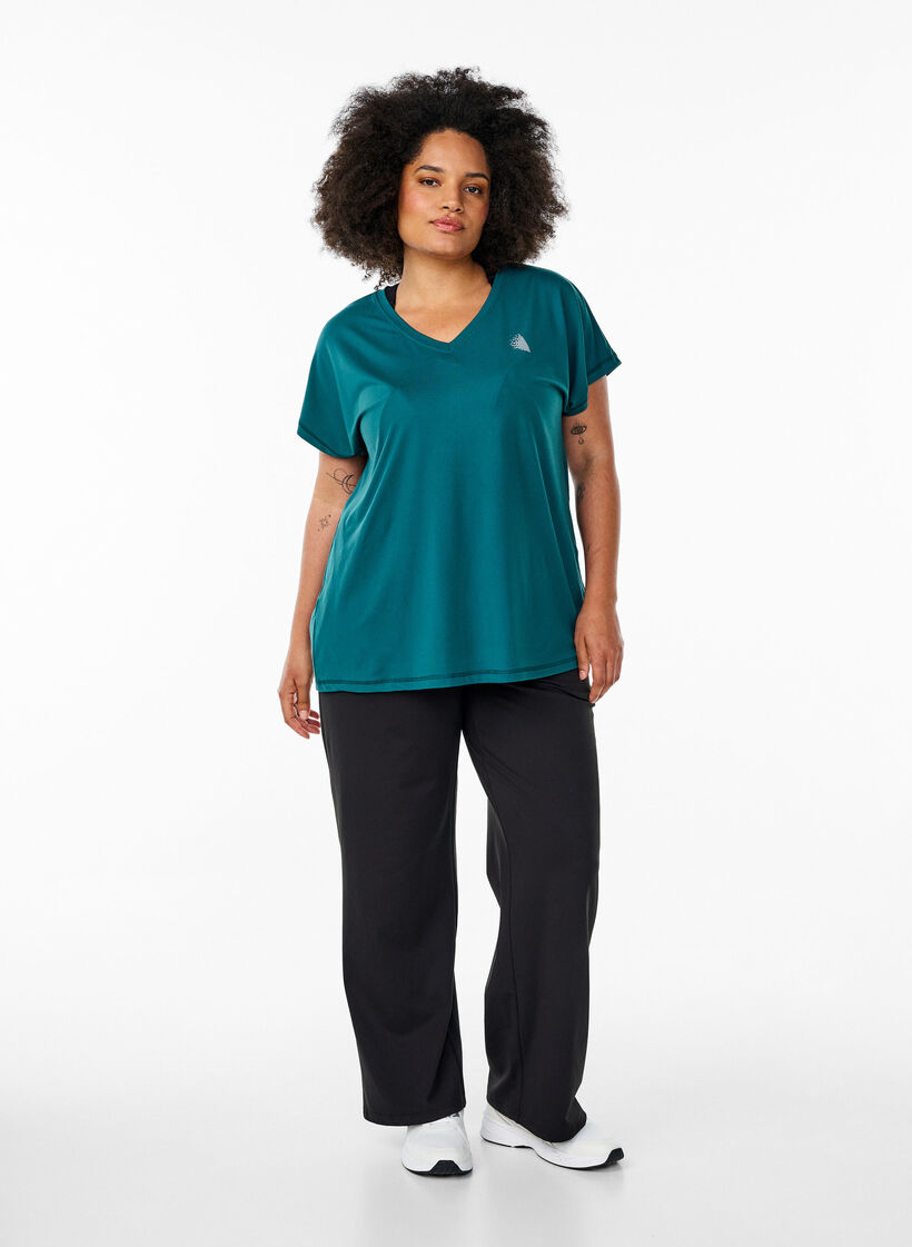 Loose training t-shirt with v-neck, Green, Model image number 1