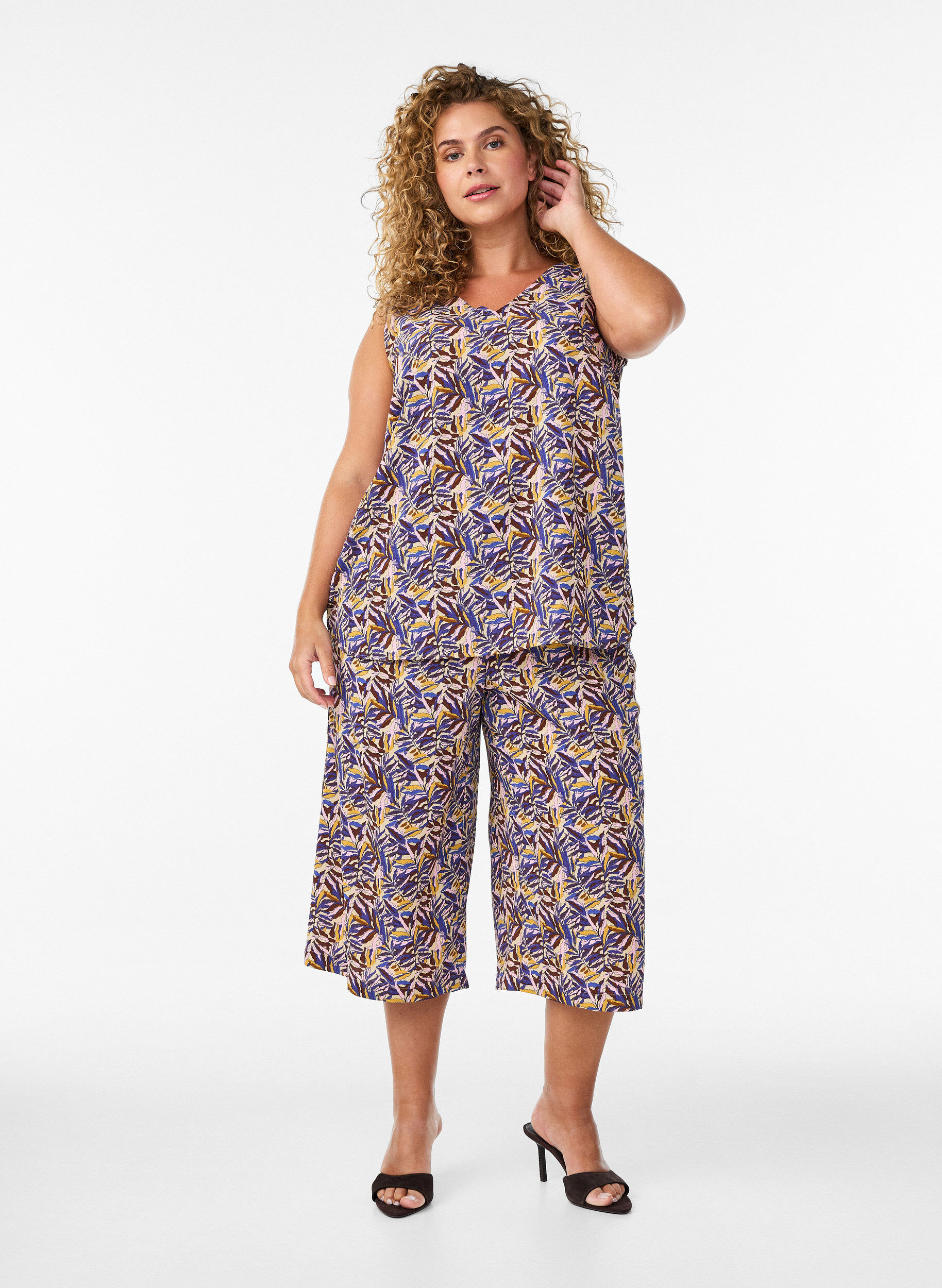 ZizzifashionPrinted top with v-neck, Blue, Model image number 1