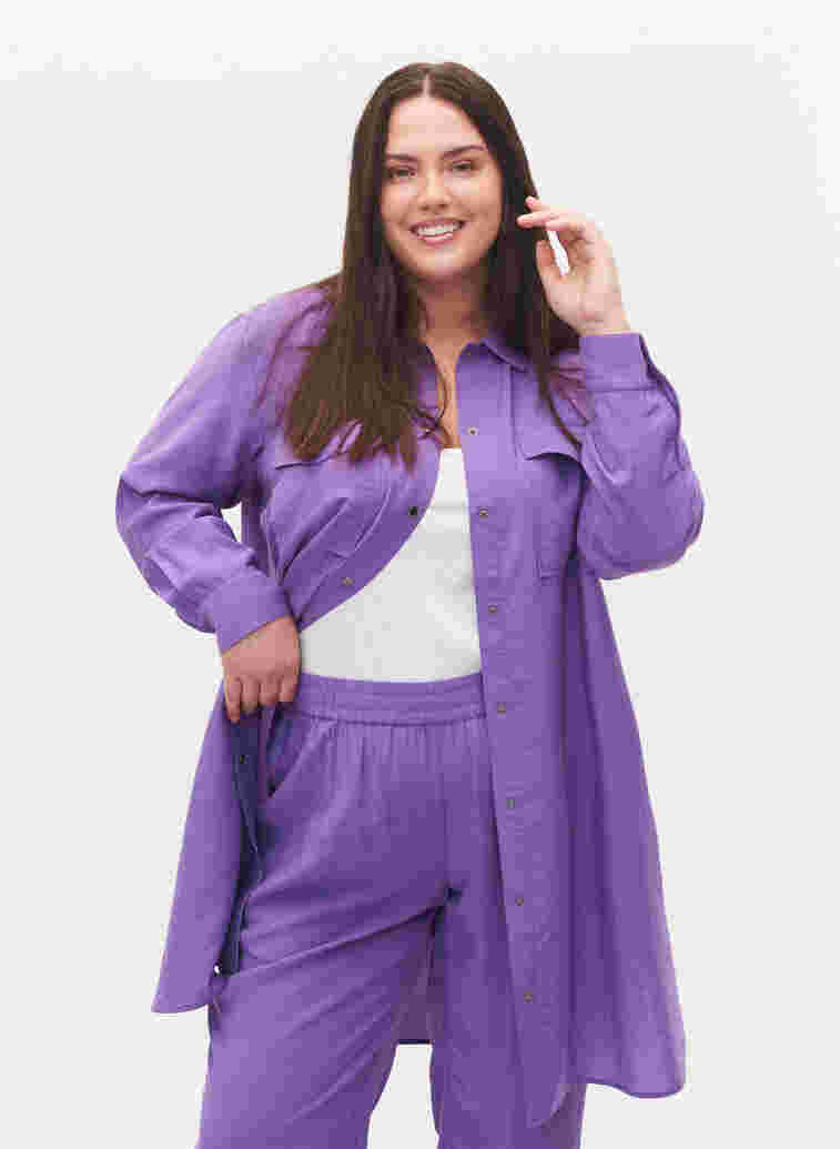 Long viscose shirt with buttons, Royal Lilac, Model
