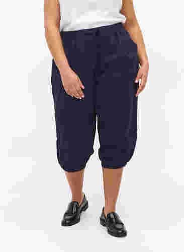Loose cropped trousers in cotton, Night Sky, Model image number 2
