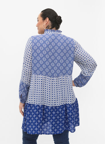 A-shape dress with patterns and cutlines, Blue AOP, Model image number 1