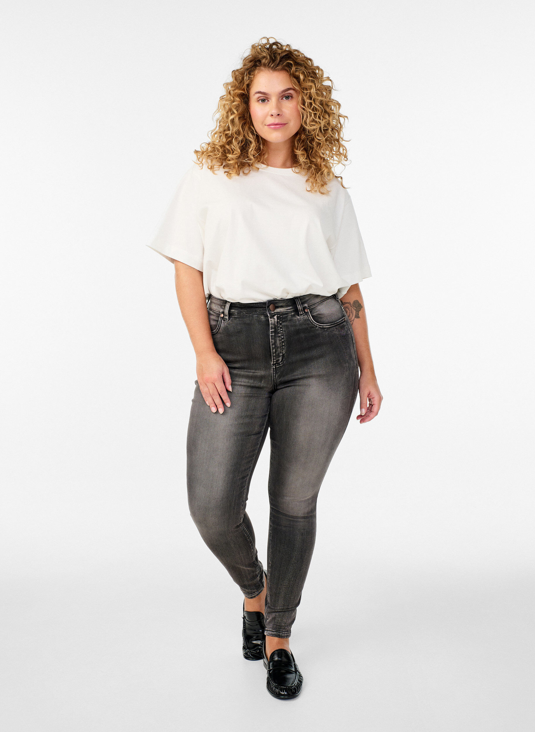 Super slim Amy jeans with high waist, Dark Grey, Model