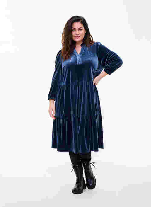 Velvet dress with ruffle collar and 3/4 sleeves