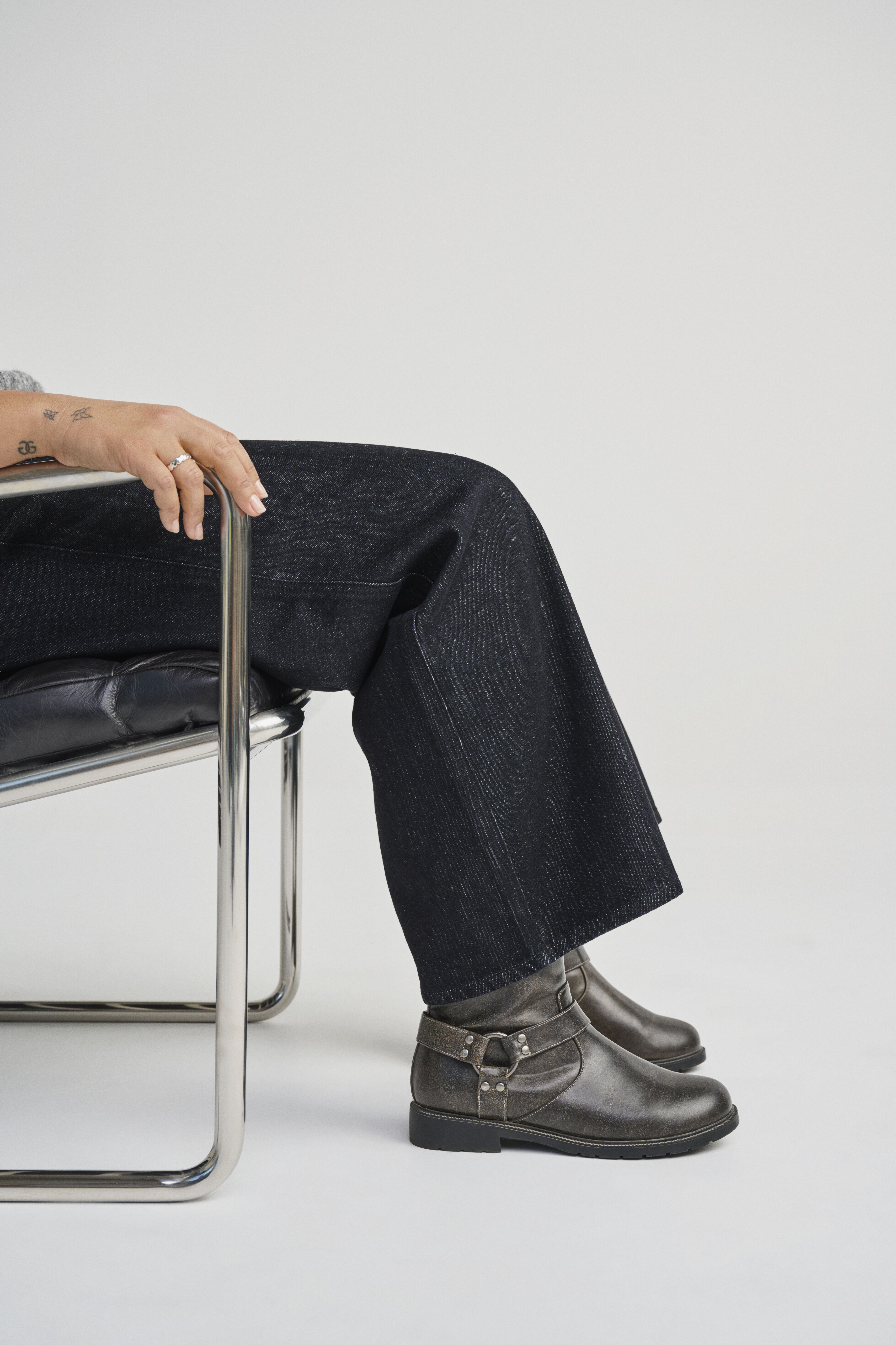 Short biker boot, , Model