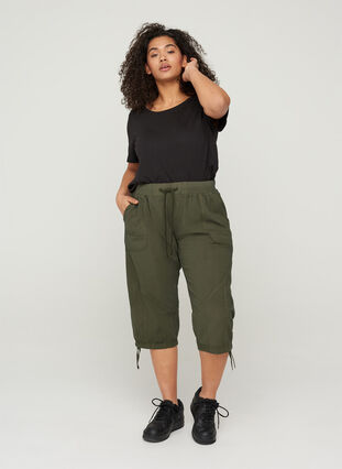 Loose cropped trousers in cotton, Ivy Green, Model image number 0