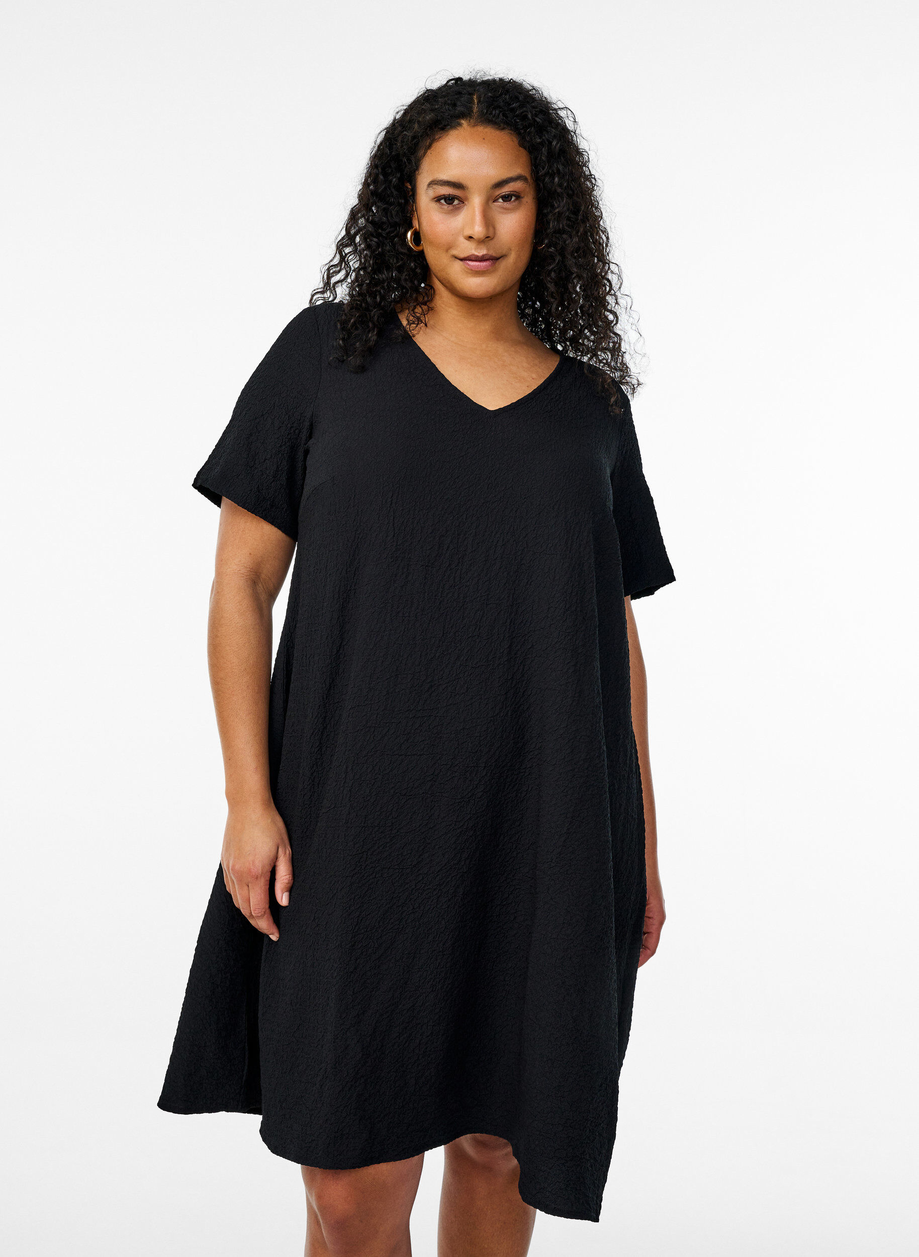 FLASH - Short-sleeved dress with a V-neck, Black, Model
