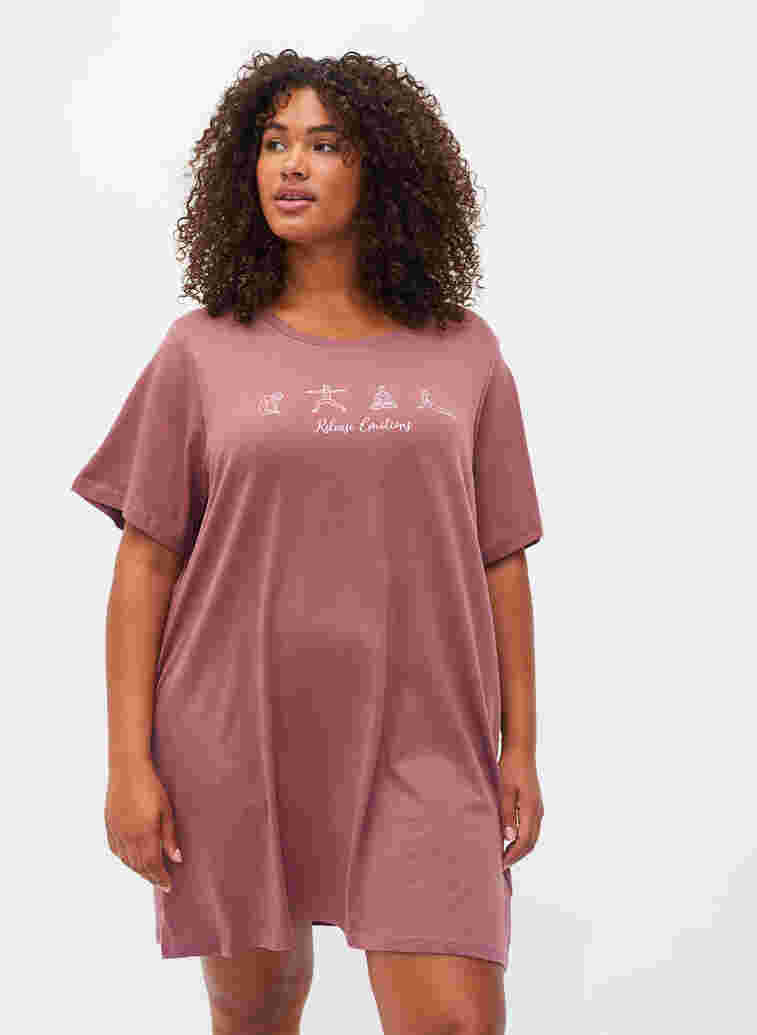 Oversized night t-shirt in organic cotton, Rose Brown W. Relax , Model image number 0