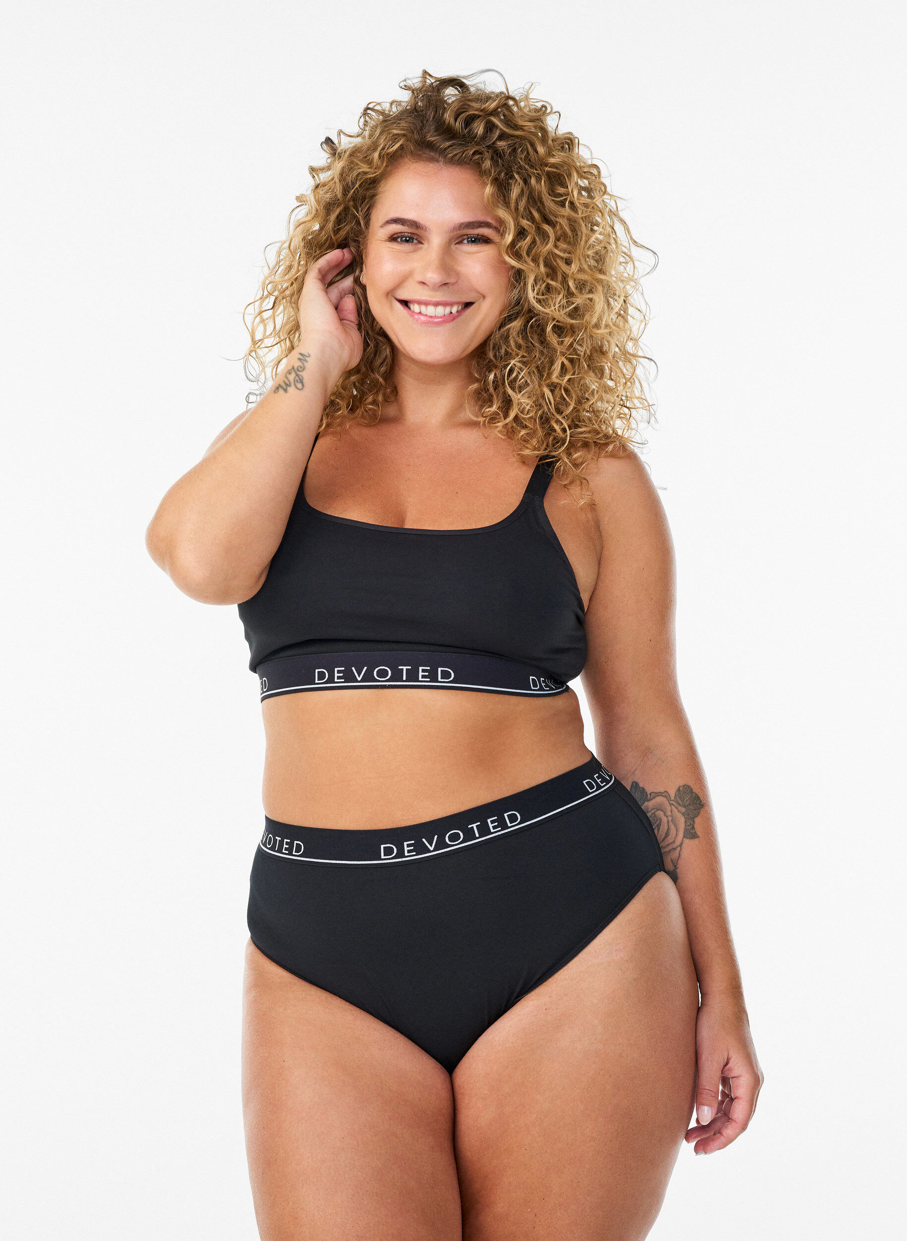 Cotton knickers with a regular waist, Black, Model