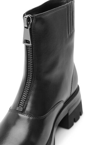 Short wide fit leather boot with zipper, Black, Packshot image number 4