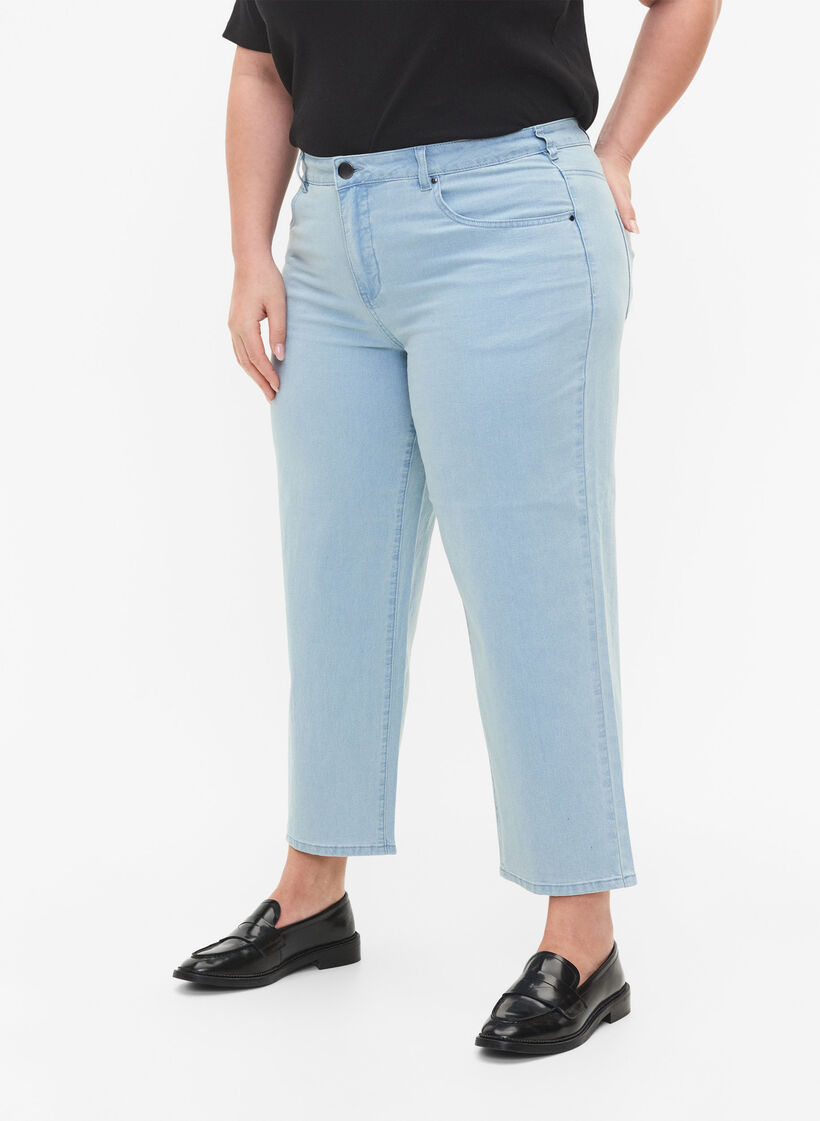 Straight, ankle length jeans, Light blue denim, Model