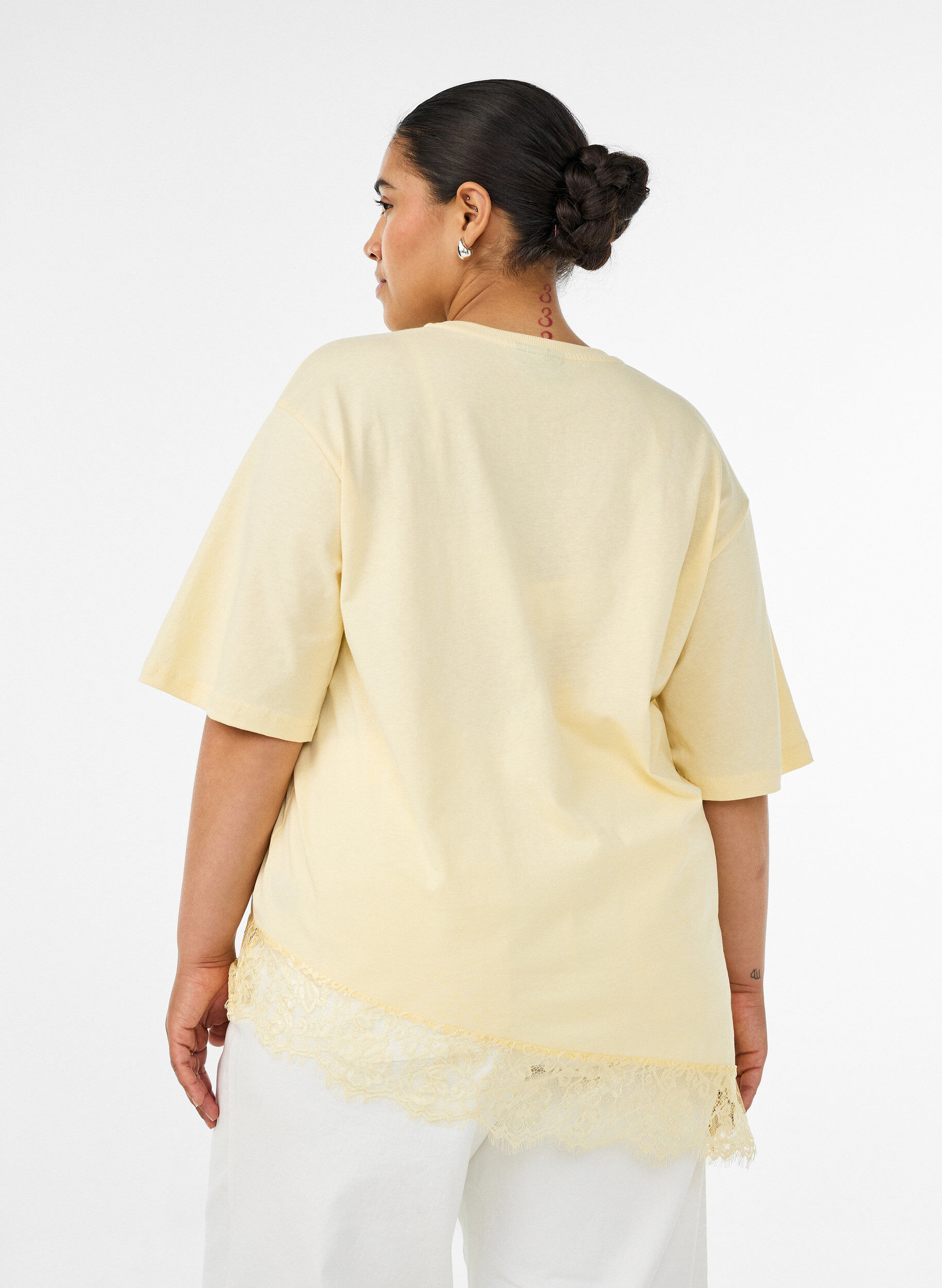 ZizzifashionT-shirt with asymmetric lace hem, Yellow, Model image number 2