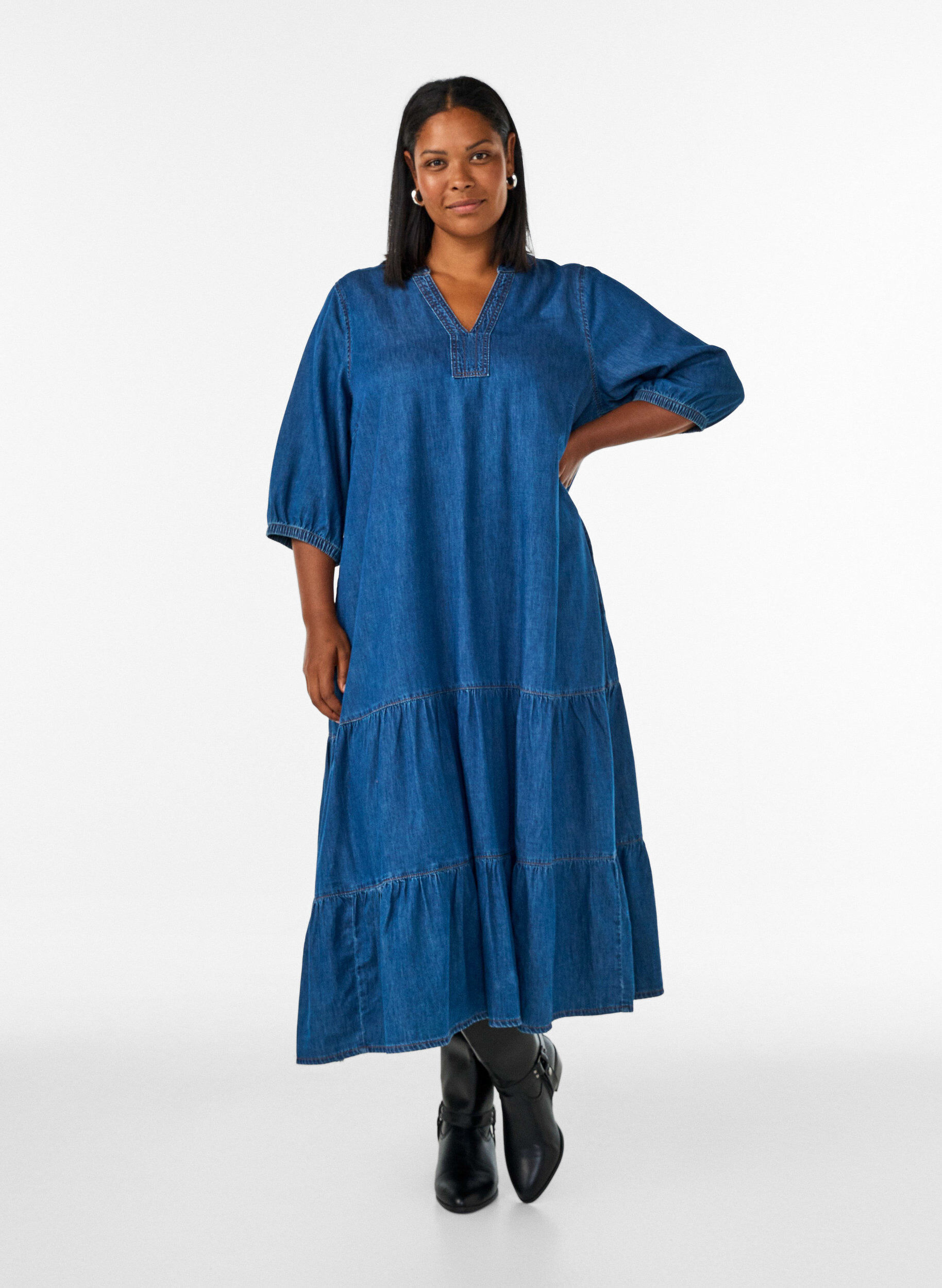 Denim maxi dress with frilled tiers, Blue, Model