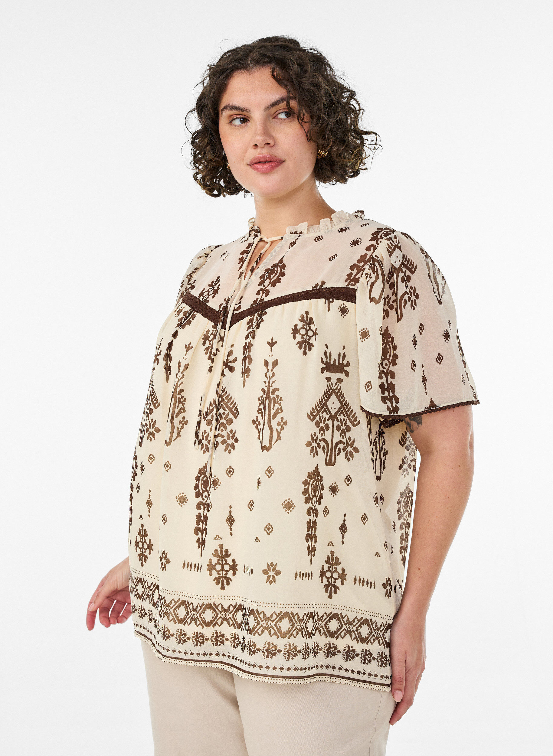 Blouse with pattern and crochet trim, Beige, Model