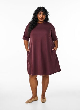 Knee-length jersey dress with pockets and A-line shape - Dark Bordeaux - Sz. 40-64 - Zizzifashion Knee-length jersey dress with pockets and A-line shape - Dark Bordeaux - Sz. 40-64 - Zizzifashion